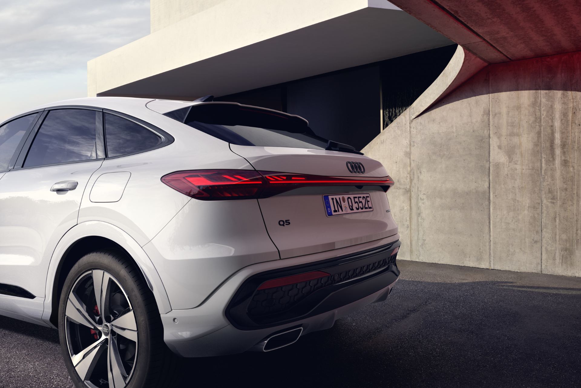 2026 audi q5 sportback e hybrid taillight white