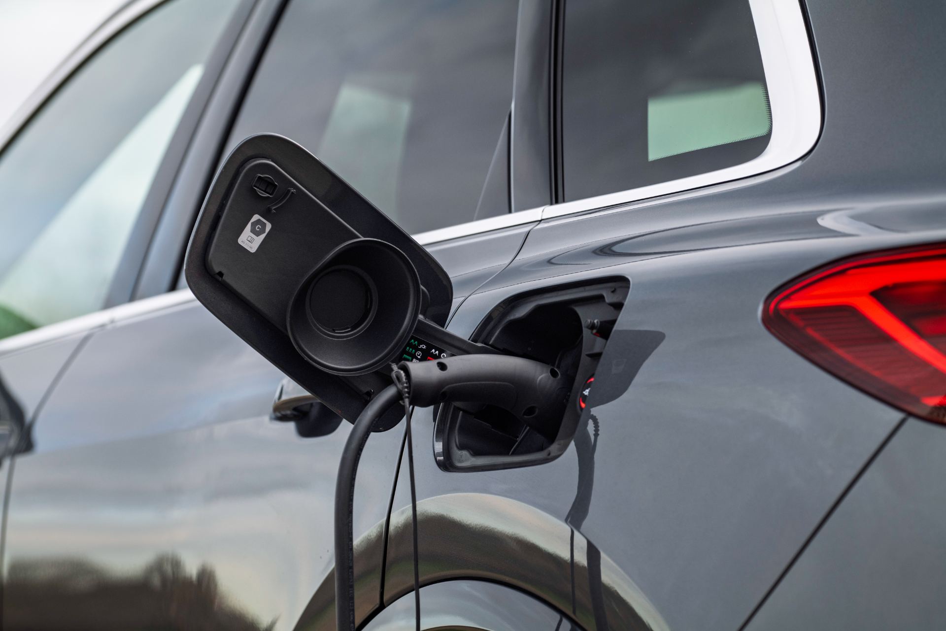 2026 audi q5 suv e hybrid charging port