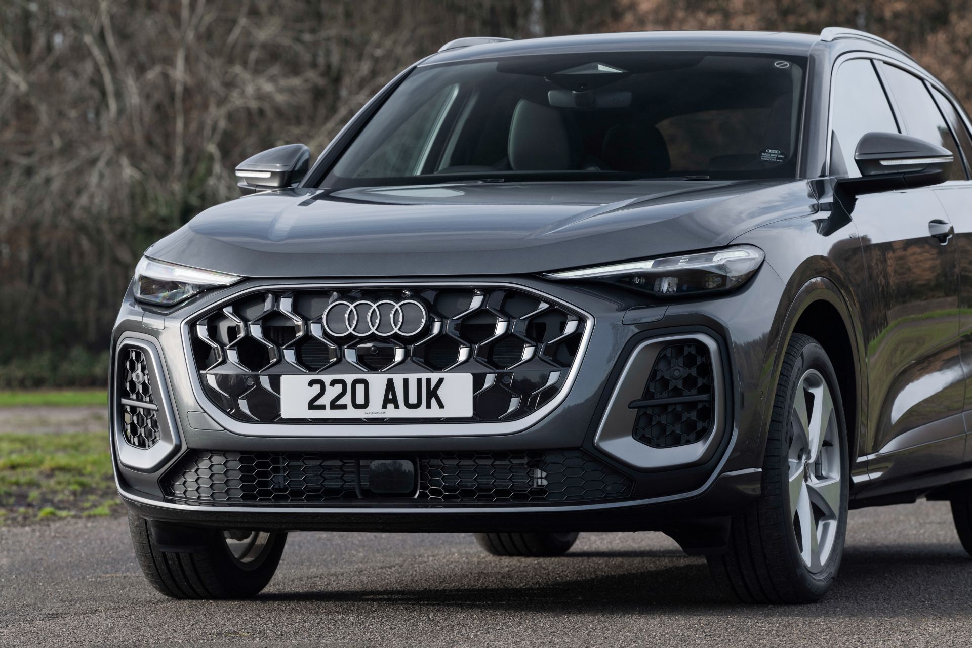 2026 audi q5 suv e hybrid front grille grey