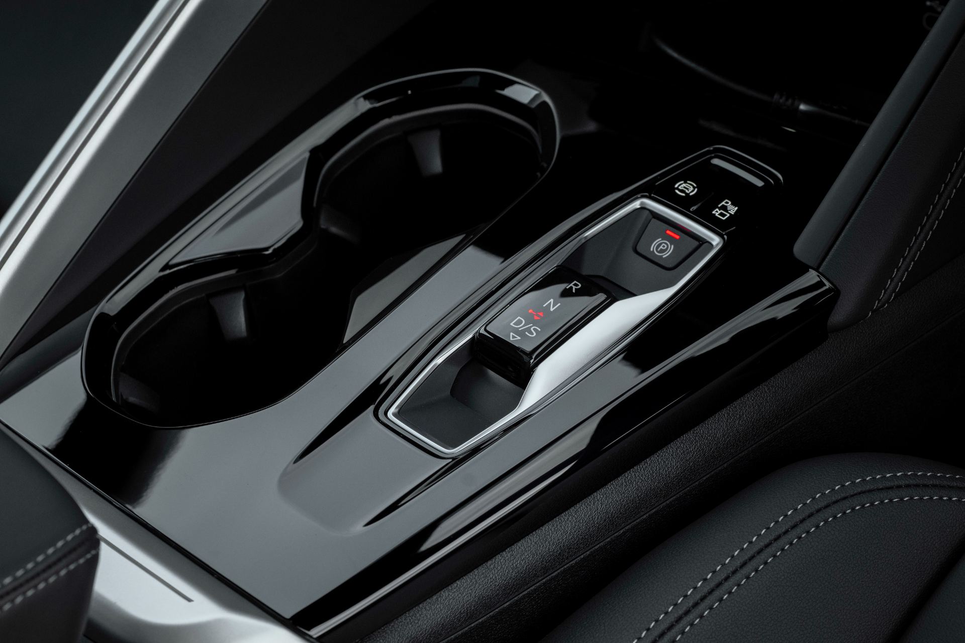 2026 audi q5 suv e hybrid interior gear selector