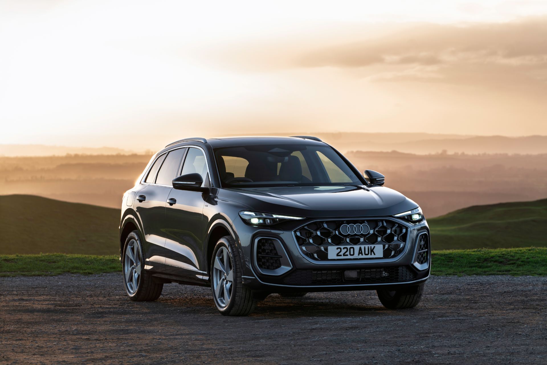 2026 audi q5 suv e hybrid front three quarter sunset grey