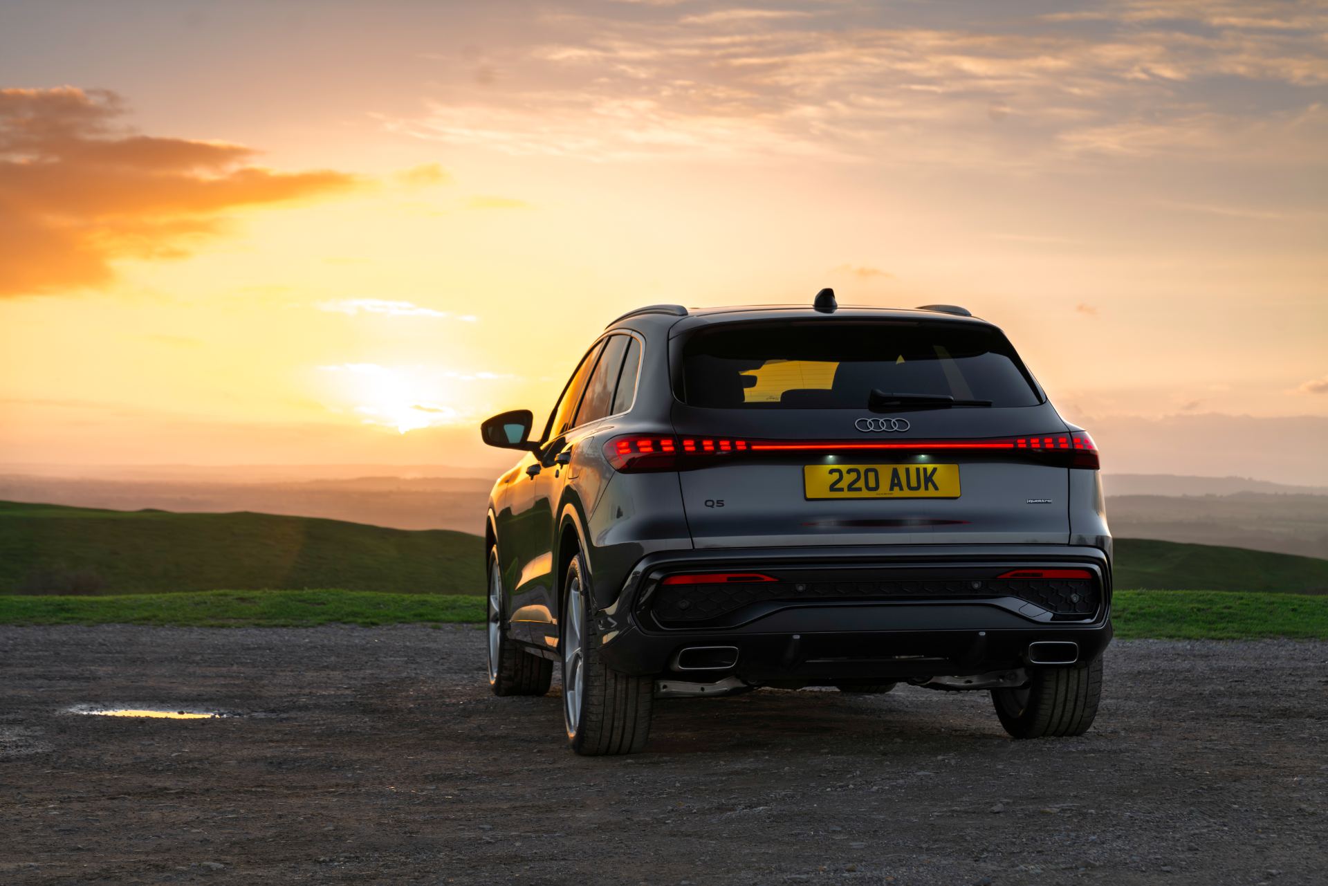 2026 audi q5 suv e hybrid rear three quarter sunset grey