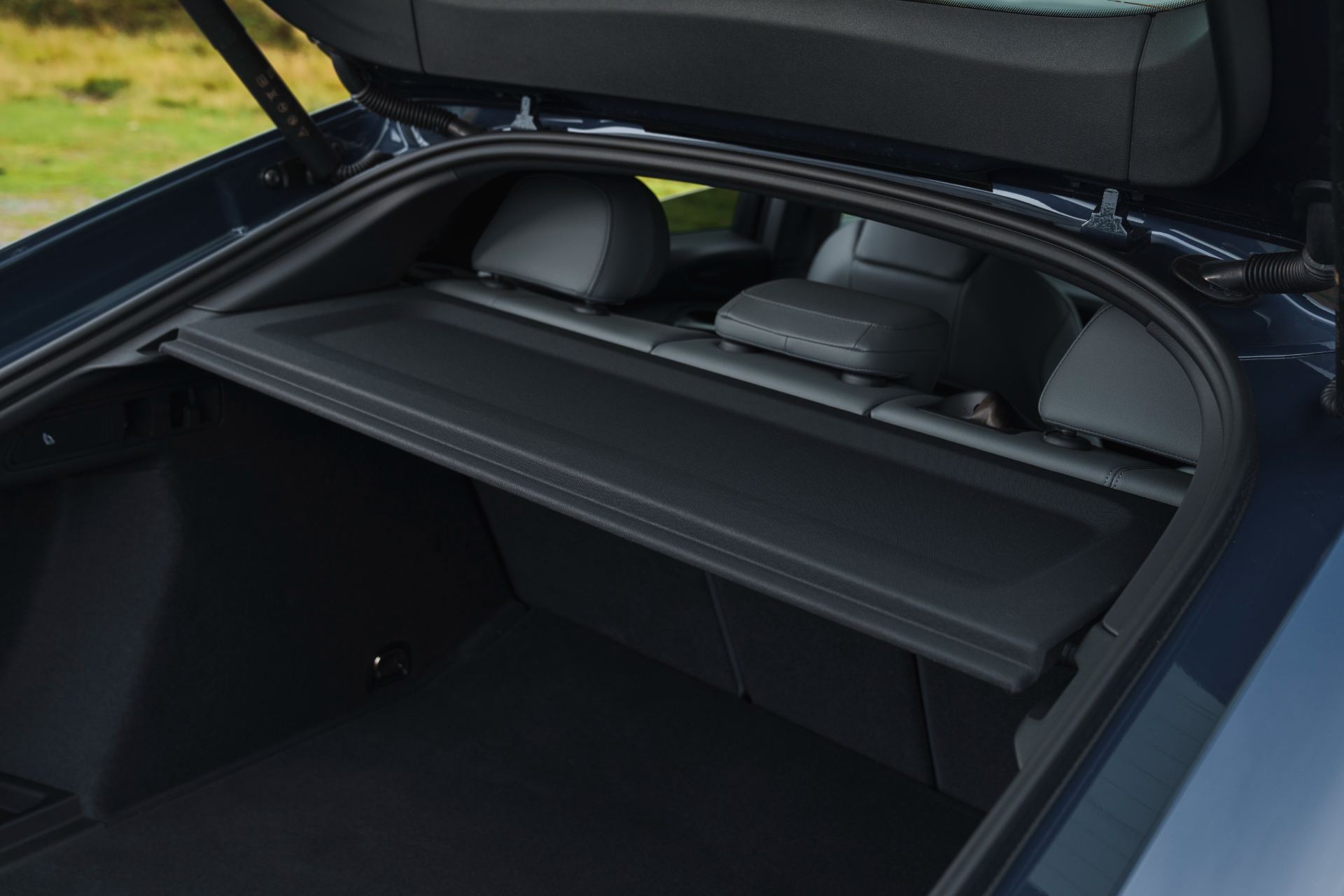 2026 audi q6 sportback e tron cargo space parcel shelf