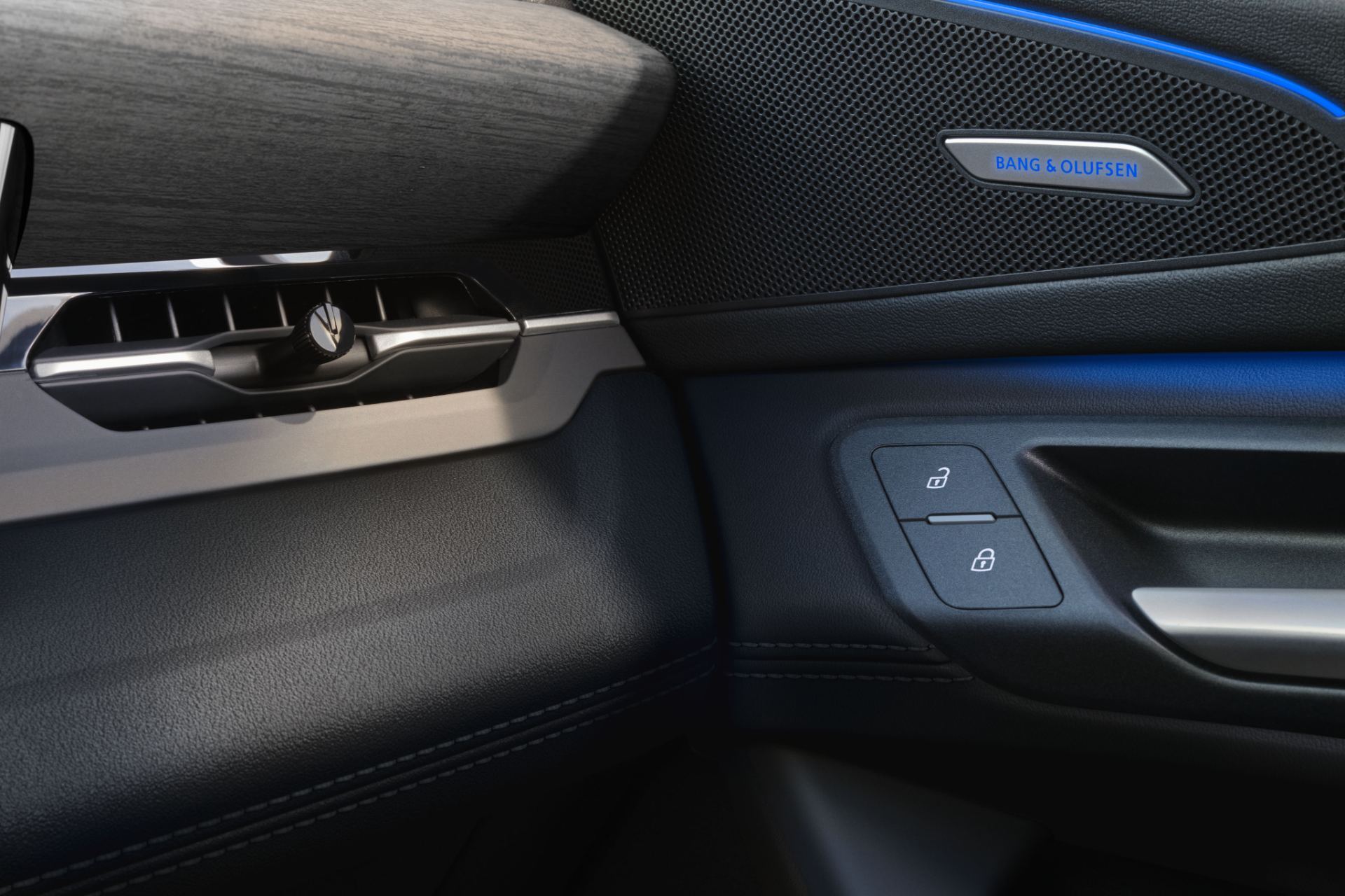 2027 audi q6 sportback e tron interior bang and olufsen speaker