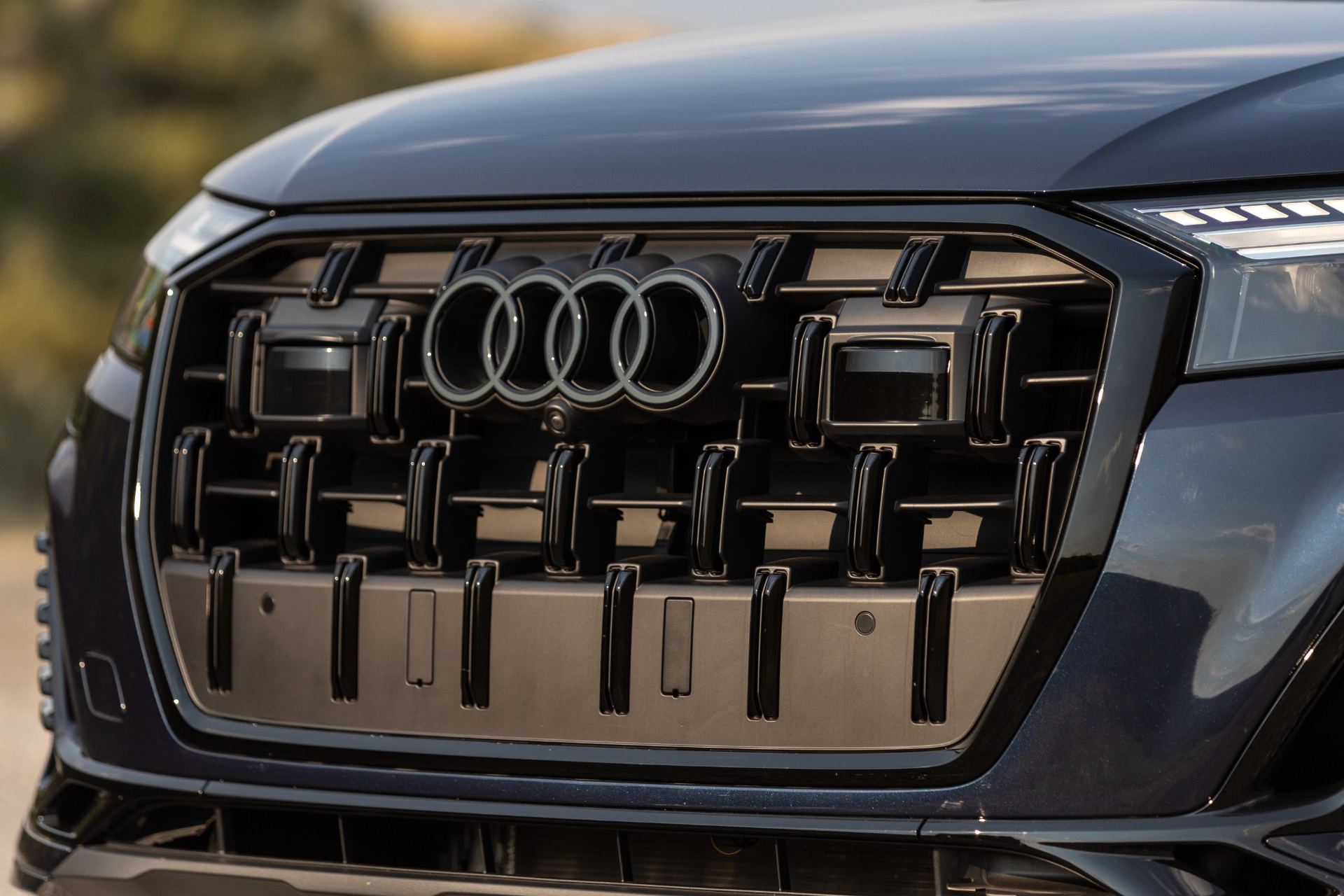 2026 audi q7 grille blue