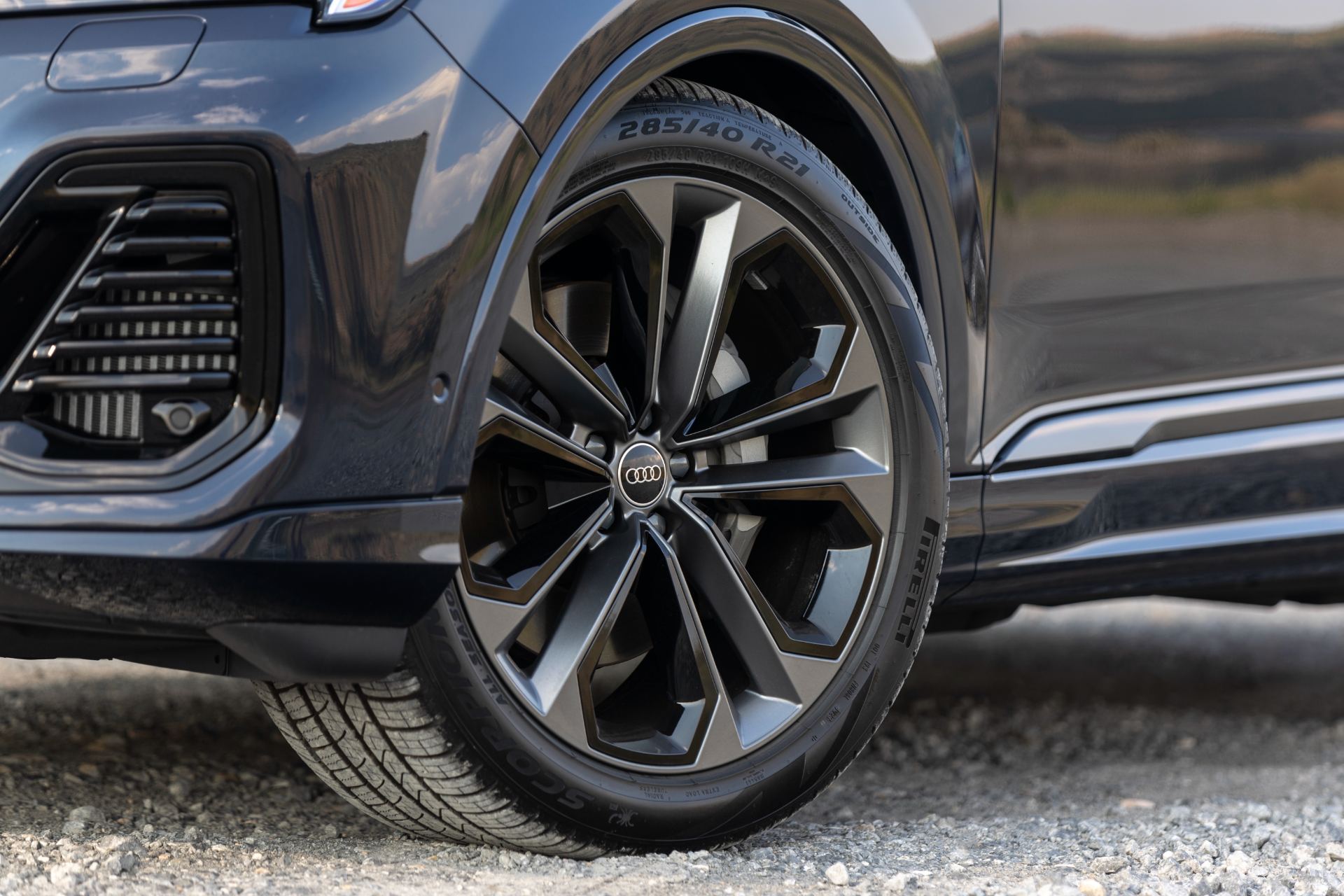 2026 audi q7 front wheel blue