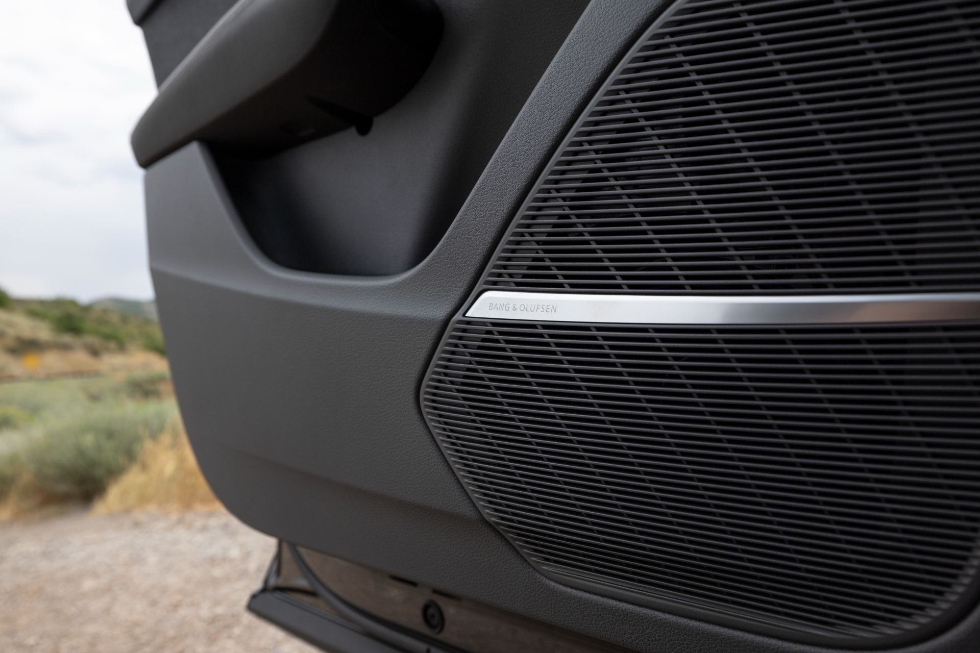 2026 audi q7 bang and olufsen door speaker