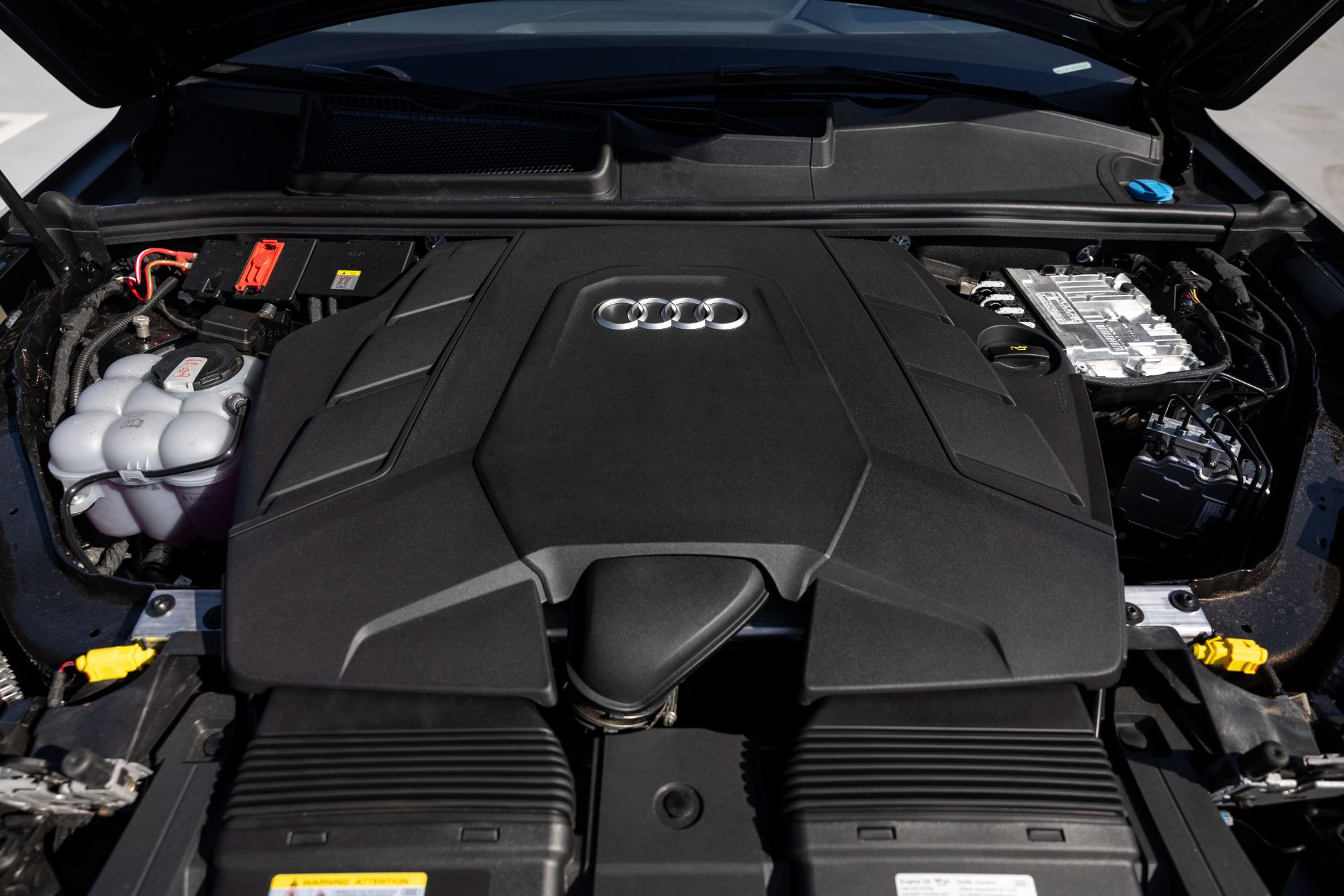 2026 audi q7 engine bay