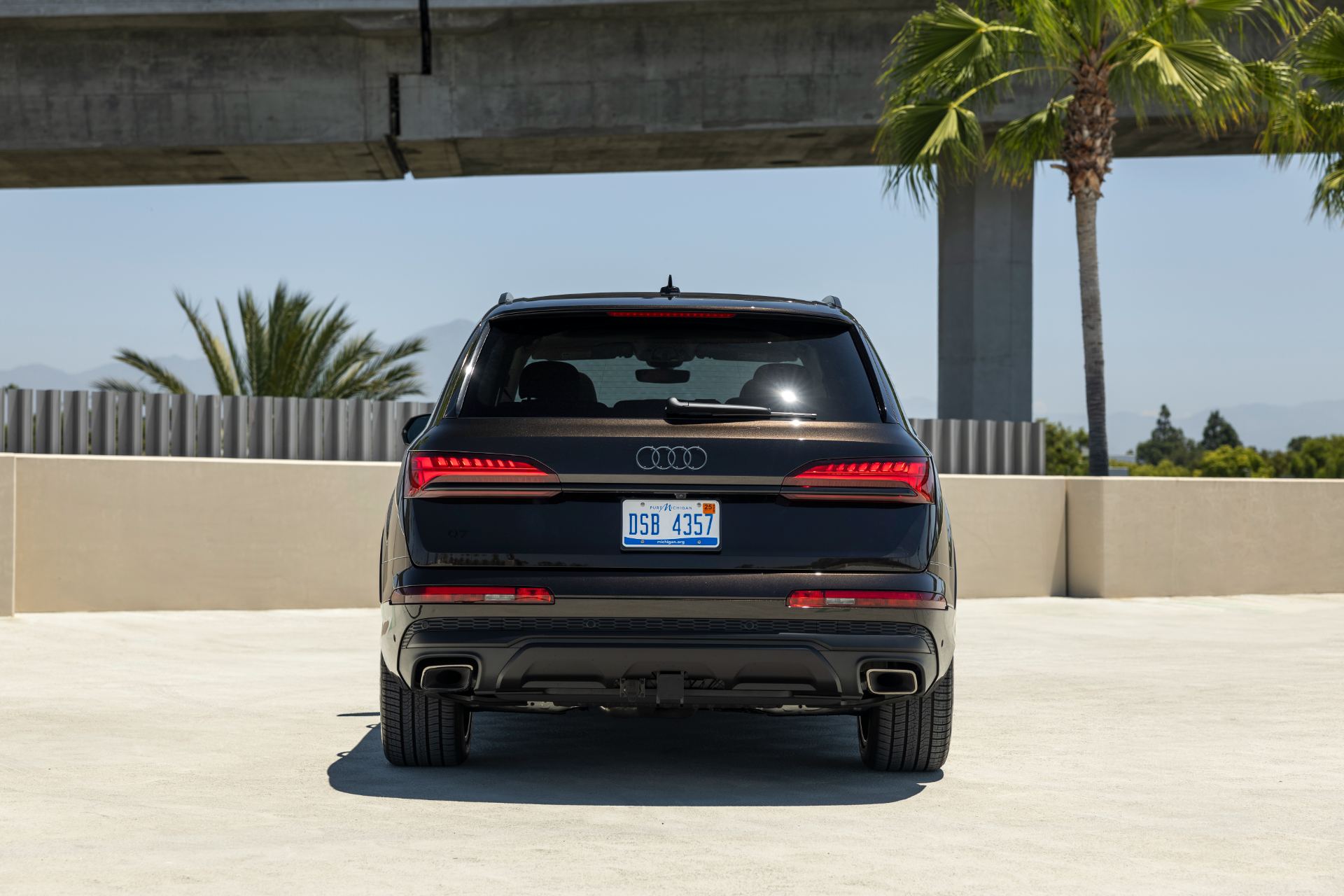 2026 audi q7 rear parking deck brown