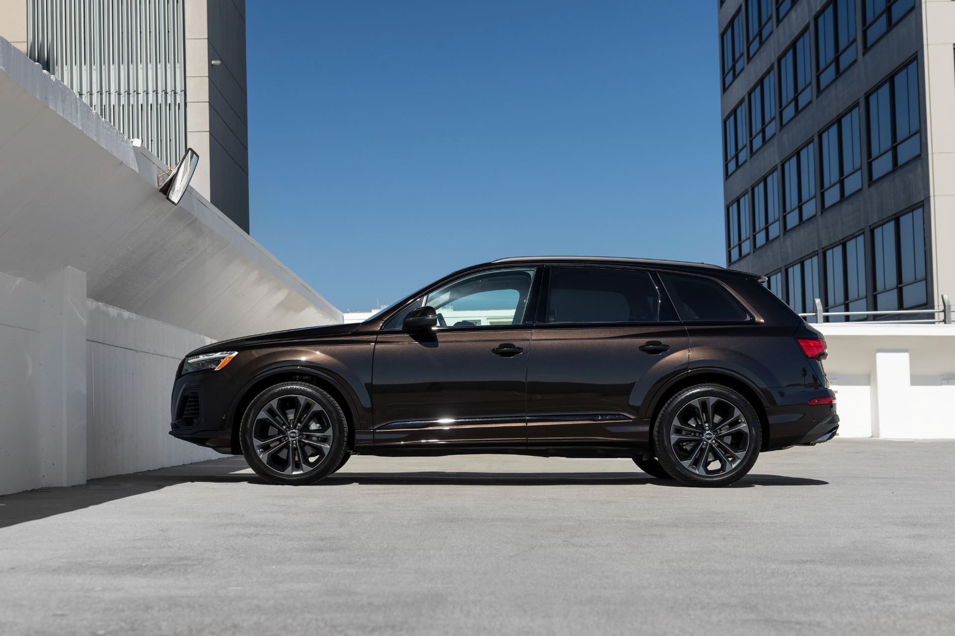 2026 audi q7 side profile building brown