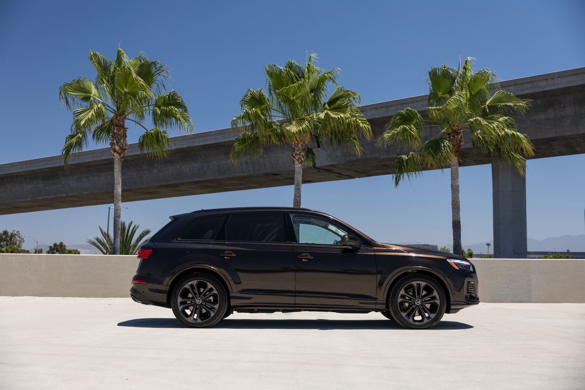 2026 audi q7 side profile parking deck brown