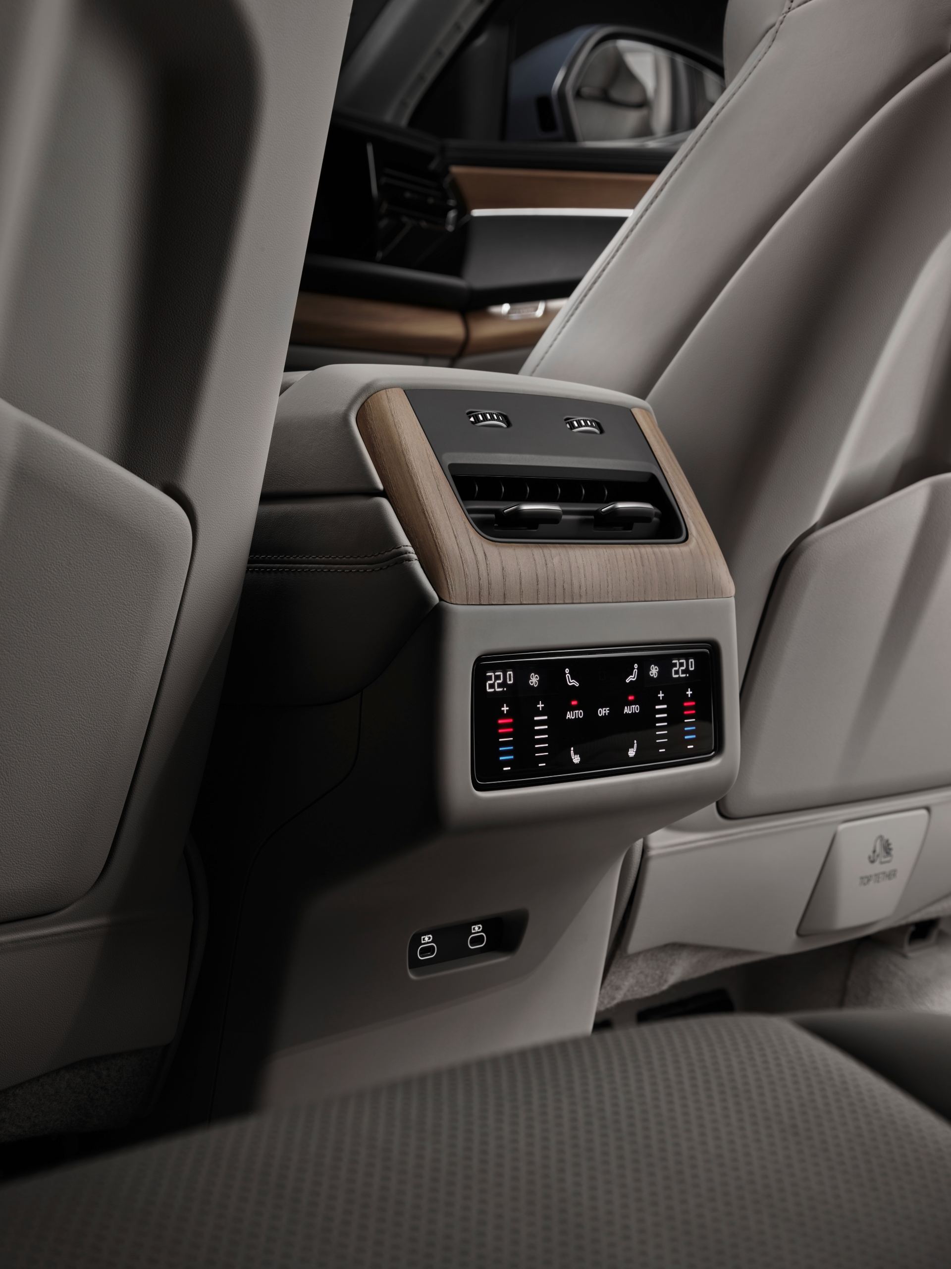 2026 audi q7 suv interior rear climate controls