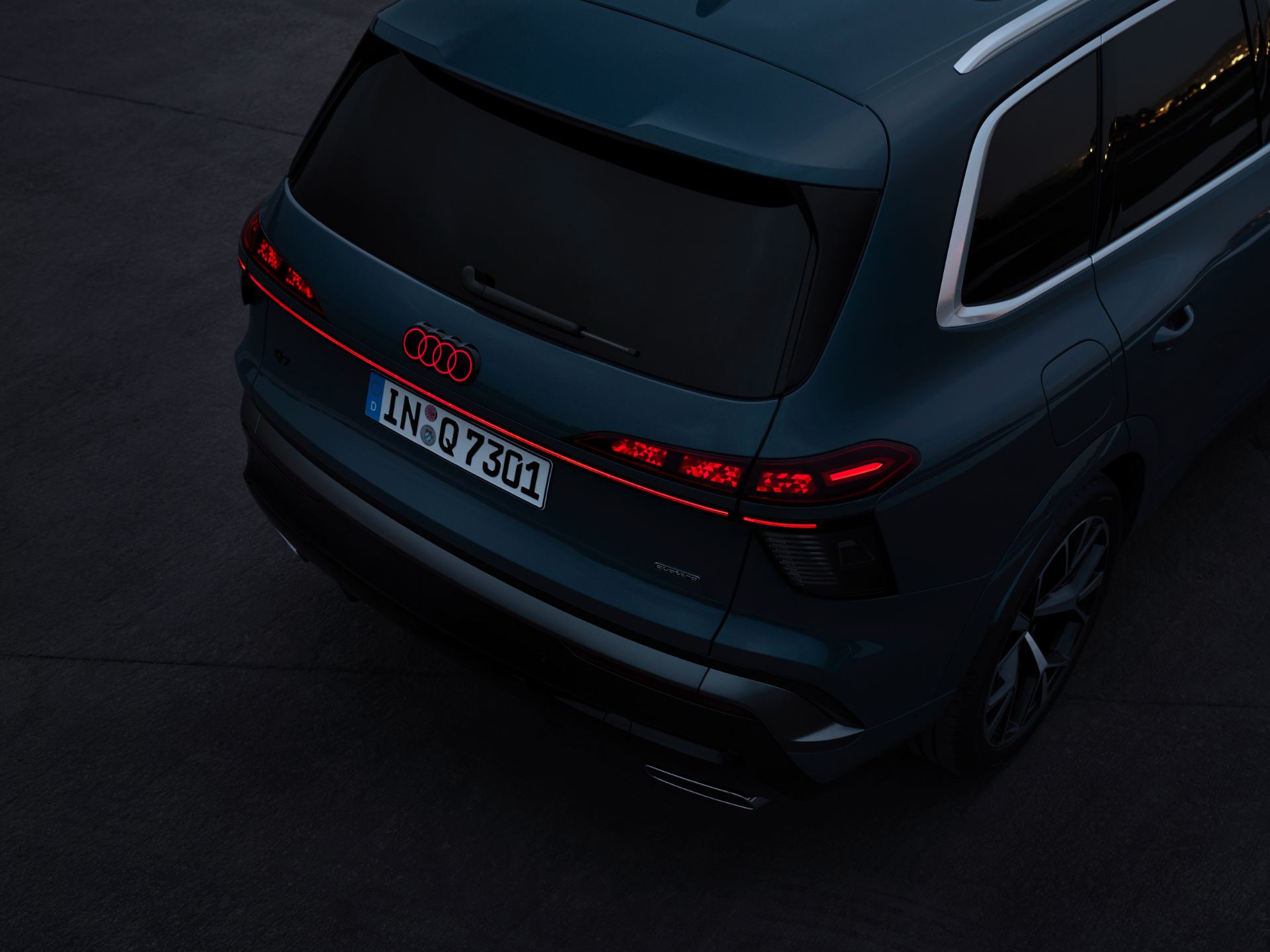 2026 audi q7 suv rear light signature night