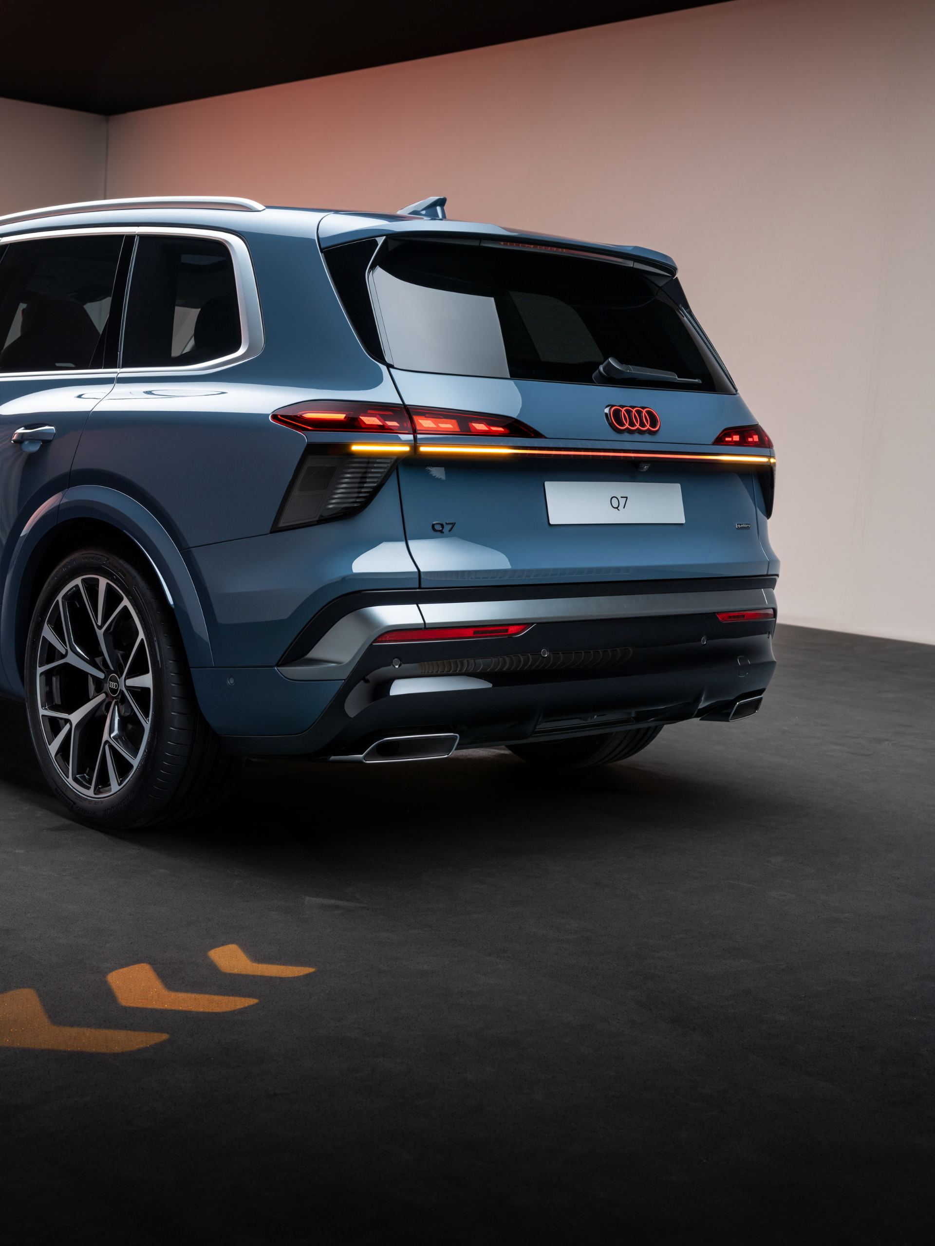 2026 audi q7 suv rear light signature studio blue