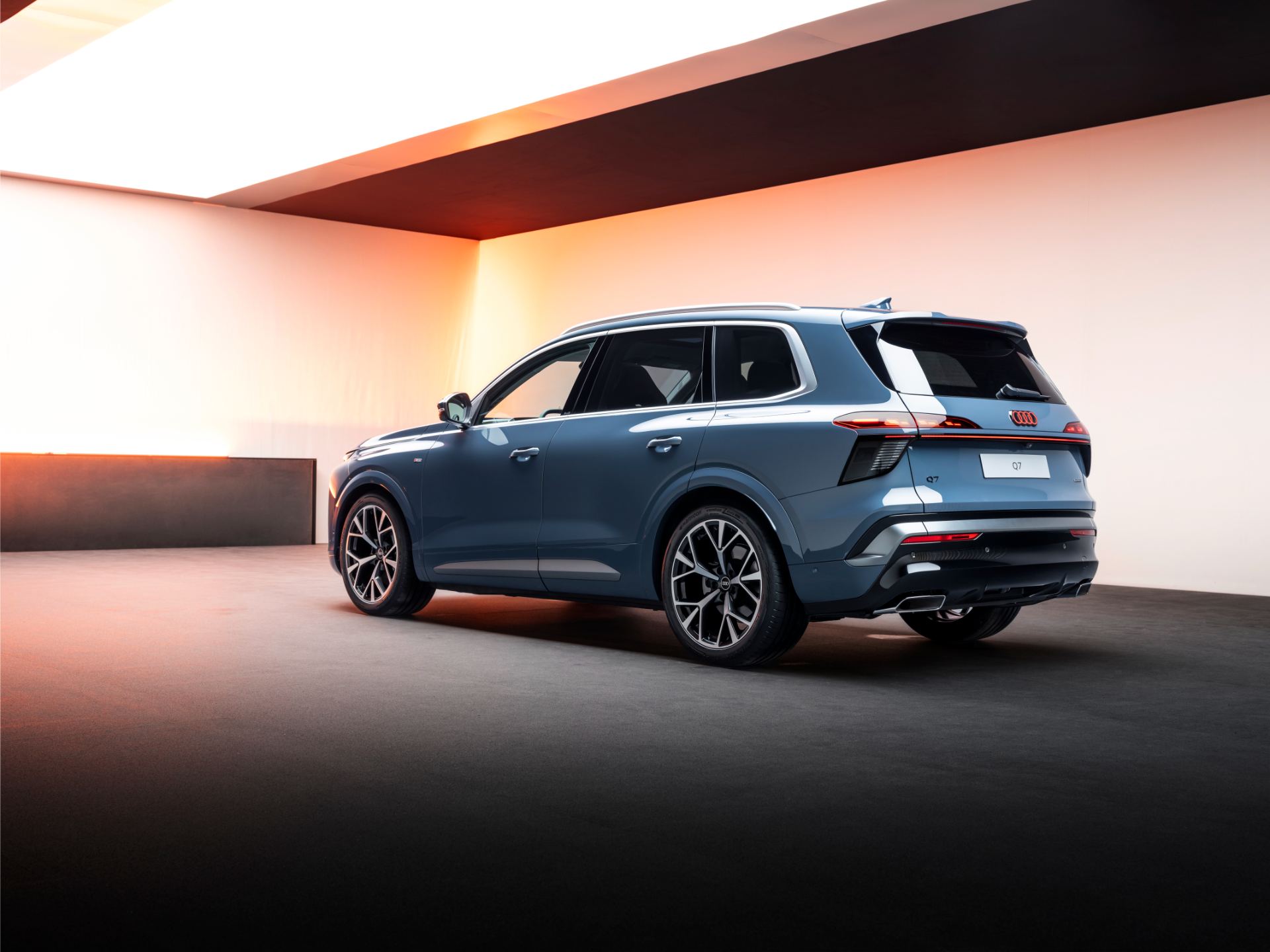 2026 audi q7 suv rear three quarter studio blue