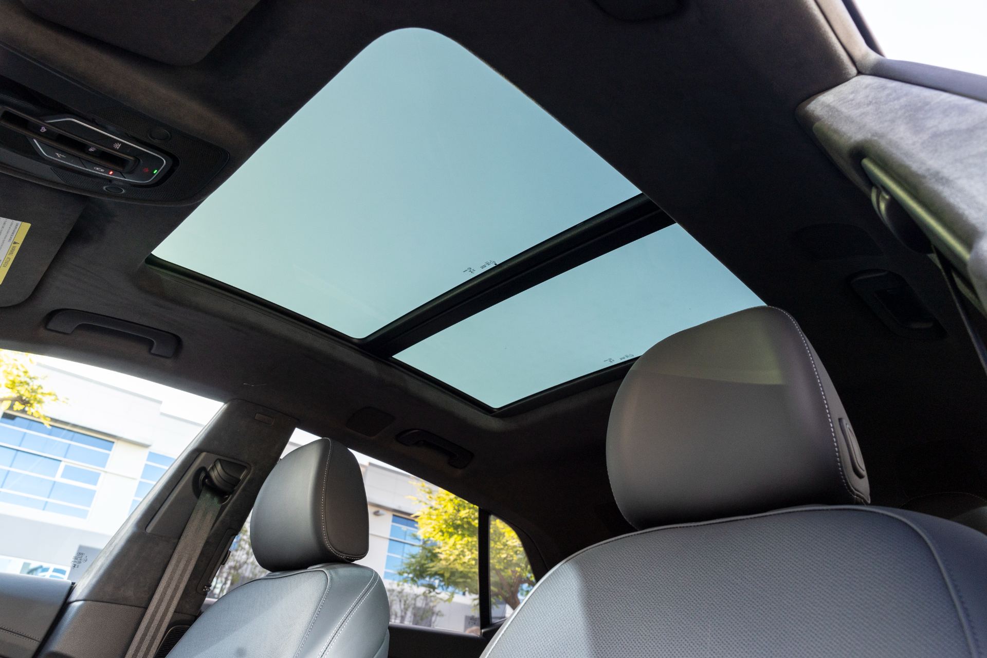 2027 audi q8 interior panoramic roof