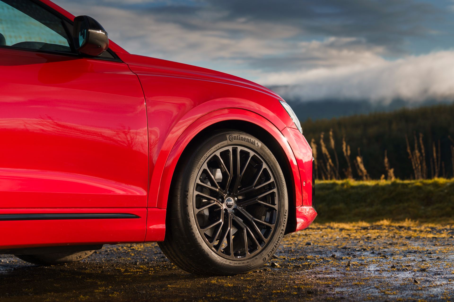 2026 audi q8 suv alloy wheel black red