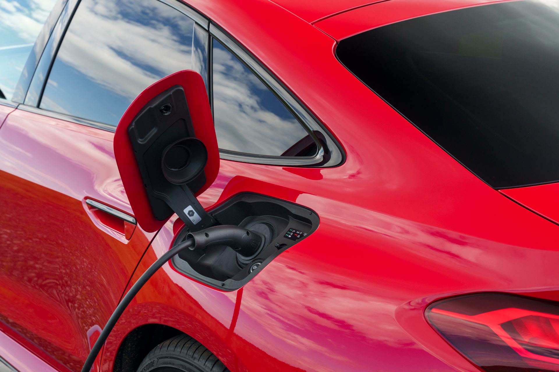 2026 audi rs 5 saloon charging port red