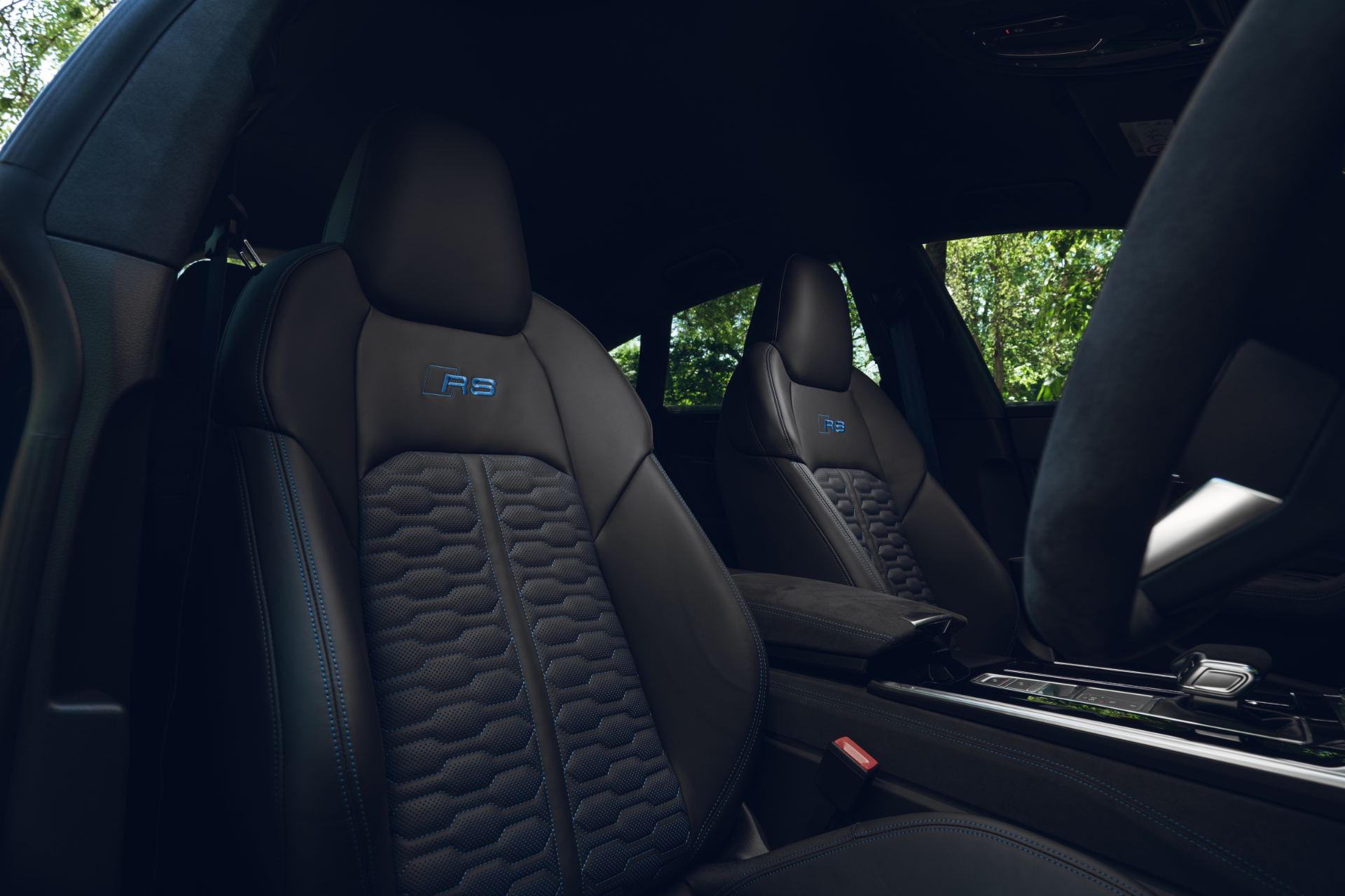 2025 audi rs 7 sportback performance interior front seats rs logo