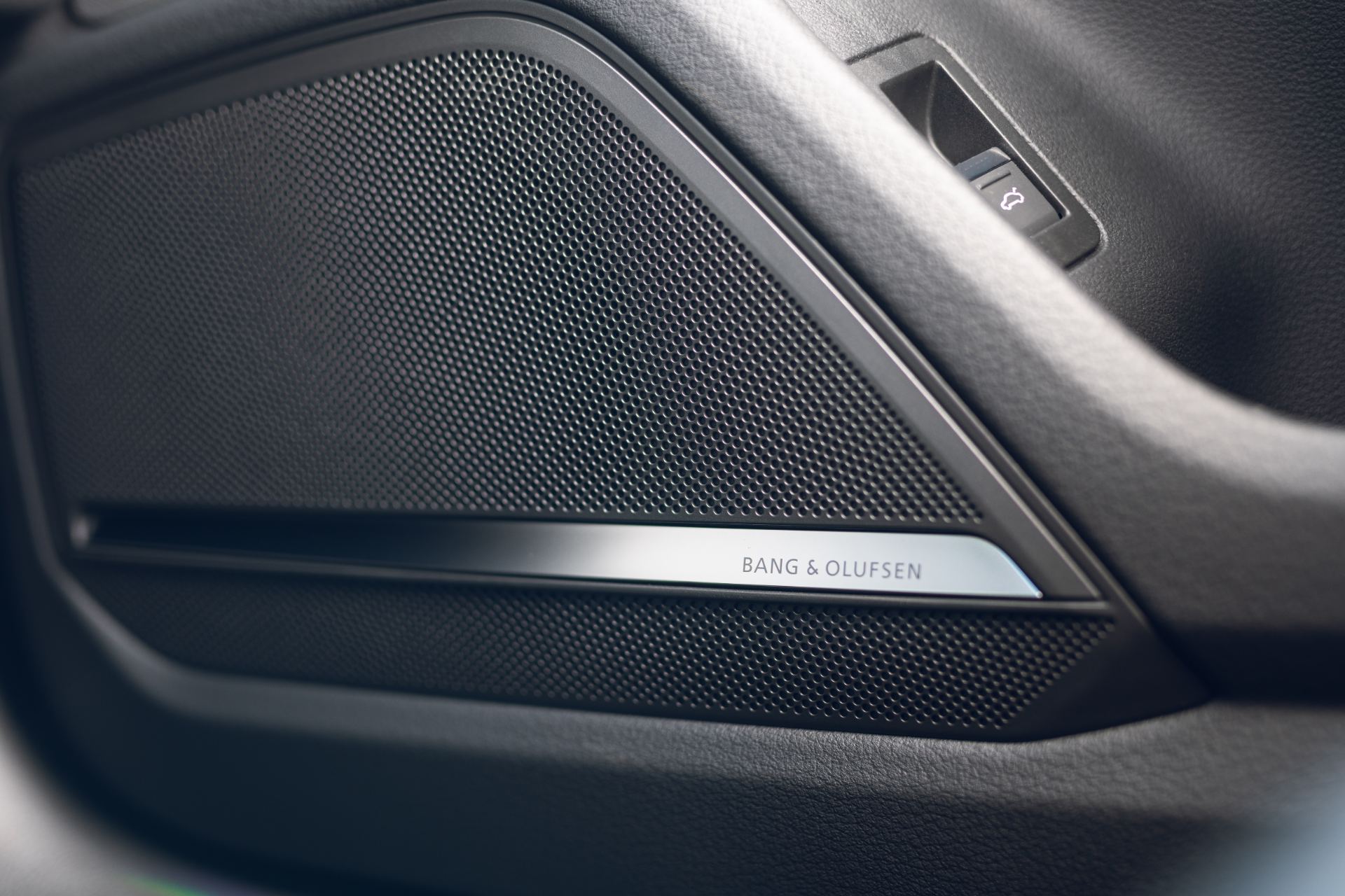 2025 audi rs 7 sportback performance bang and olufsen door speaker
