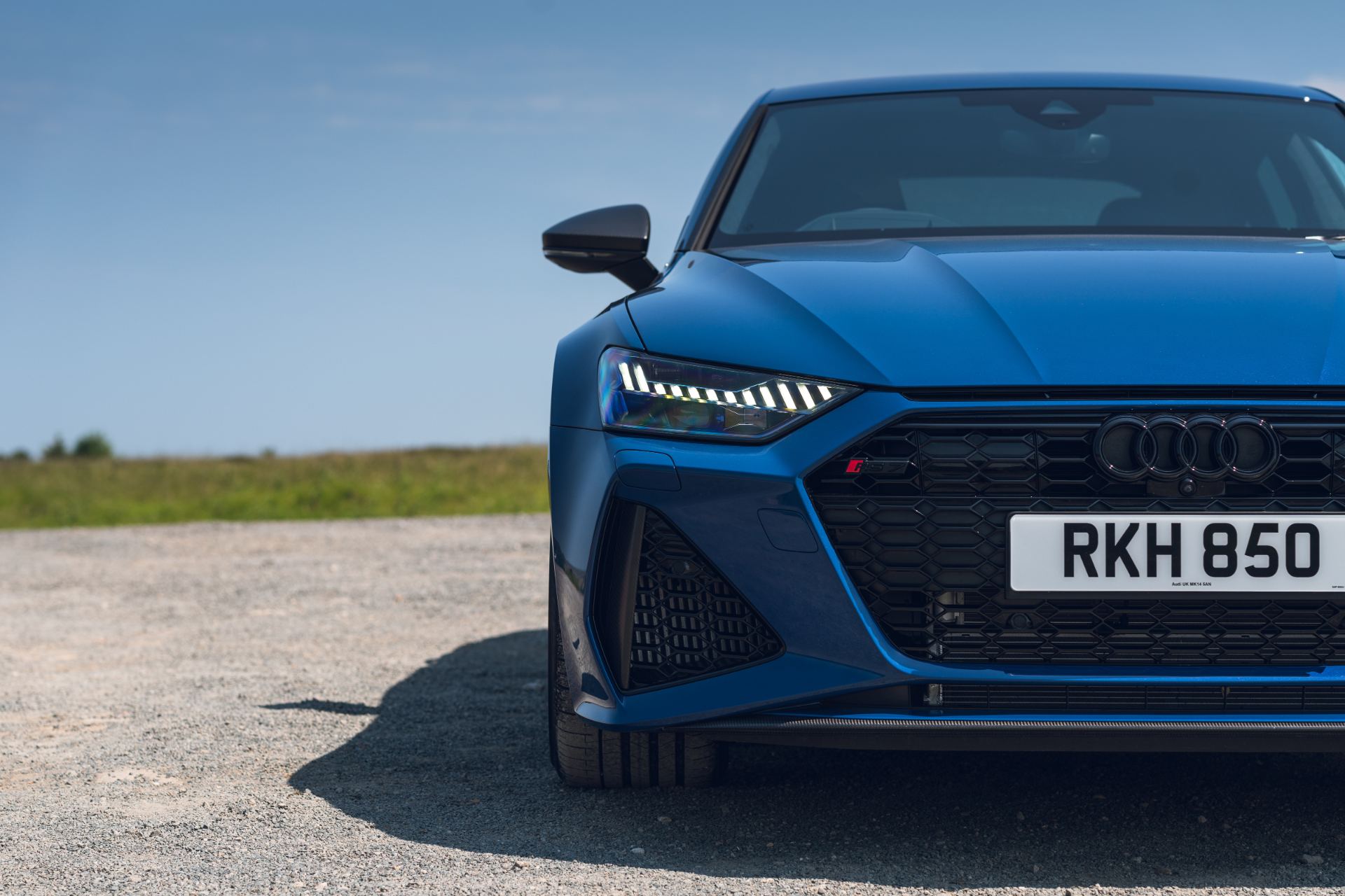 2025 audi rs 7 sportback performance grille front close blue