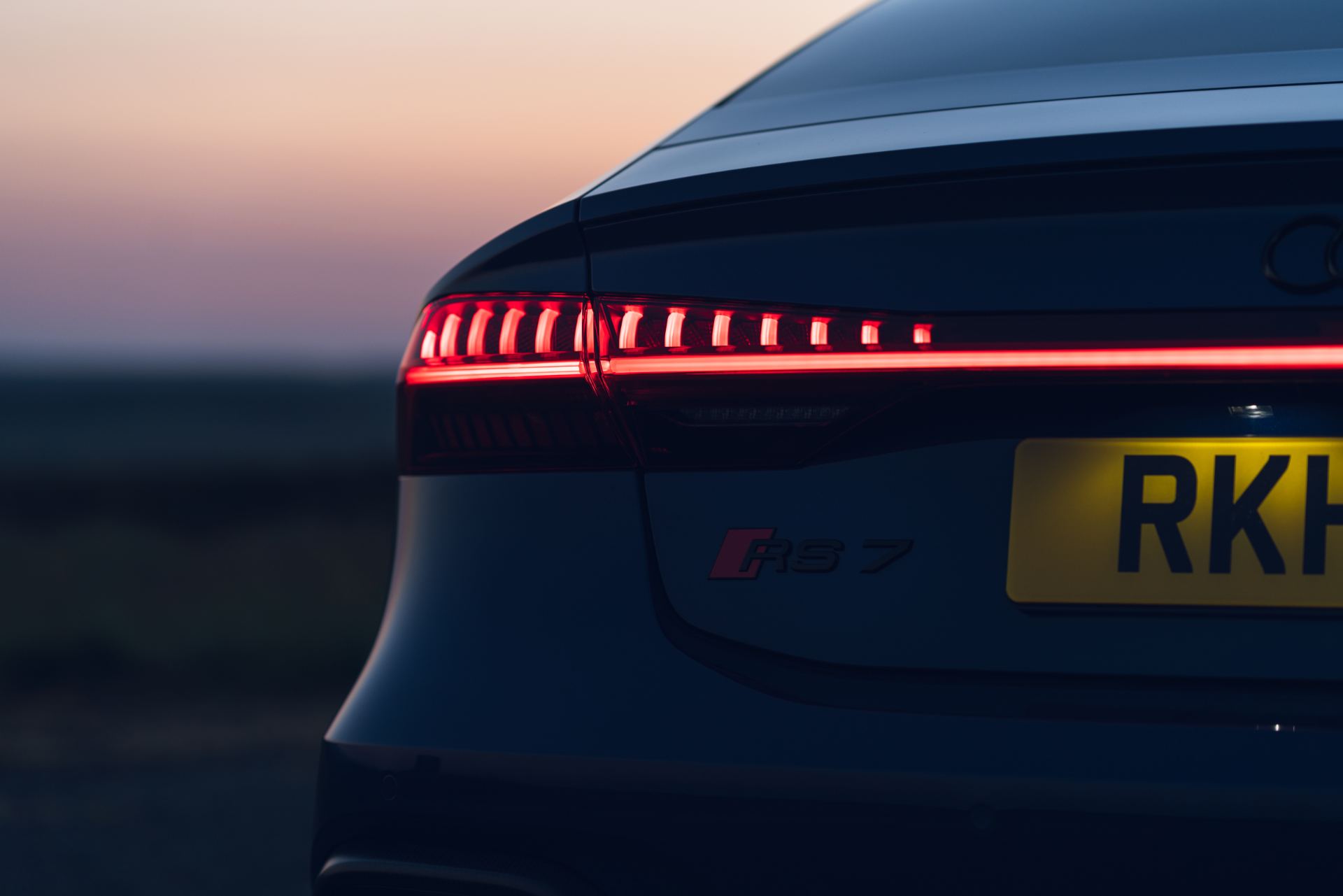 2025 audi rs 7 sportback performance taillight rs 7 badge dusk