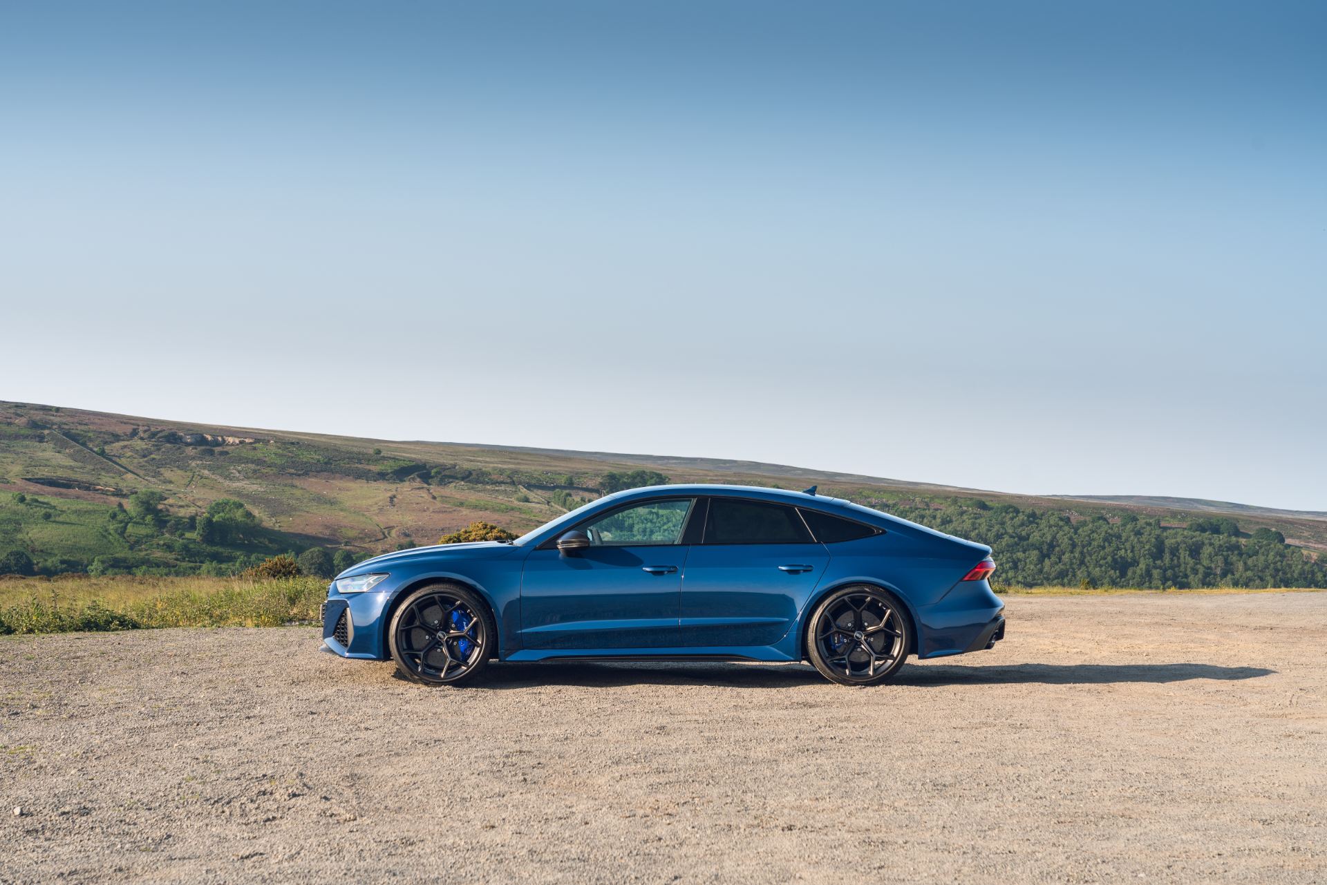 2025 audi rs 7 sportback performance side profile moorland blue