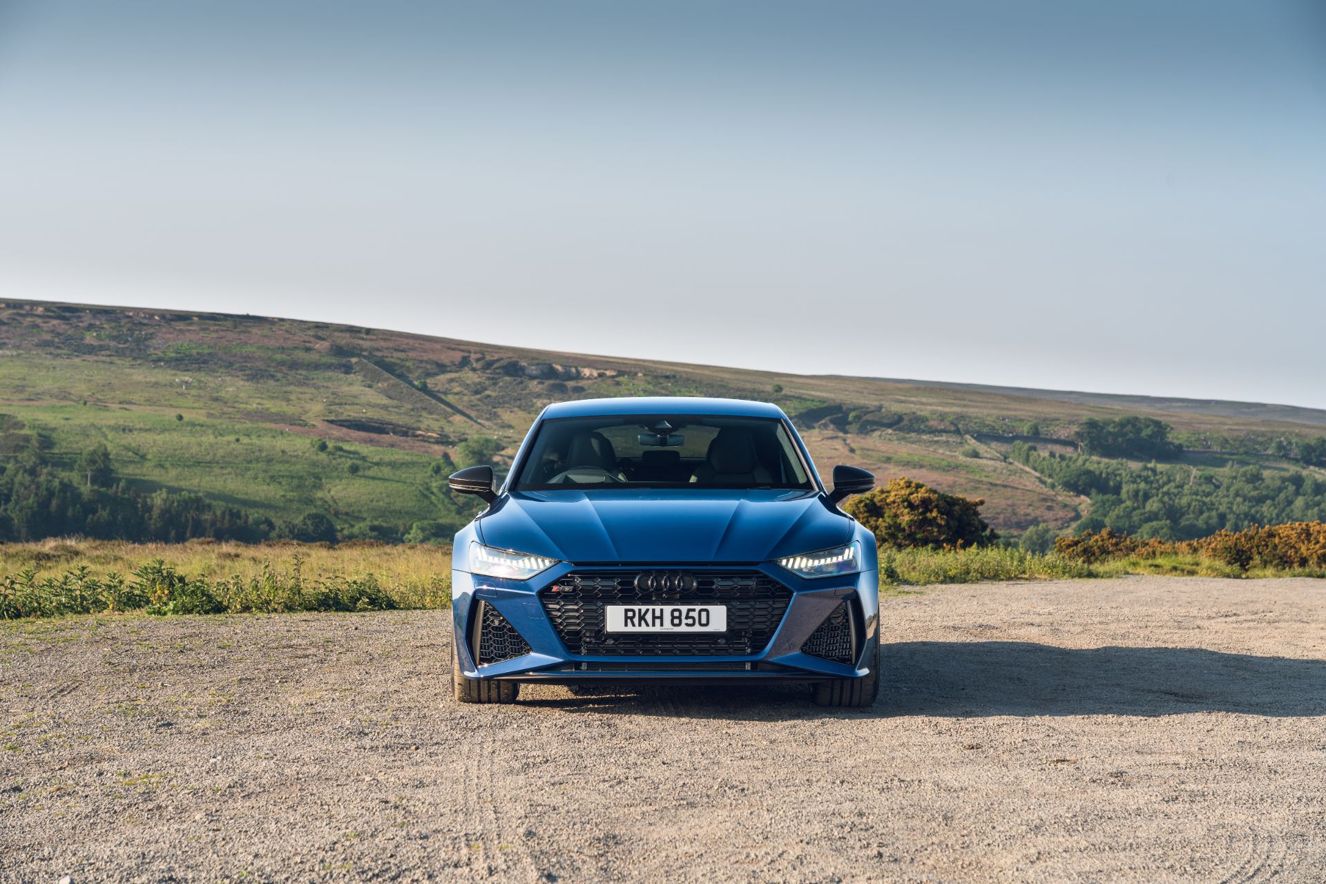 2025 audi rs 7 sportback performance front moorland ascari blue