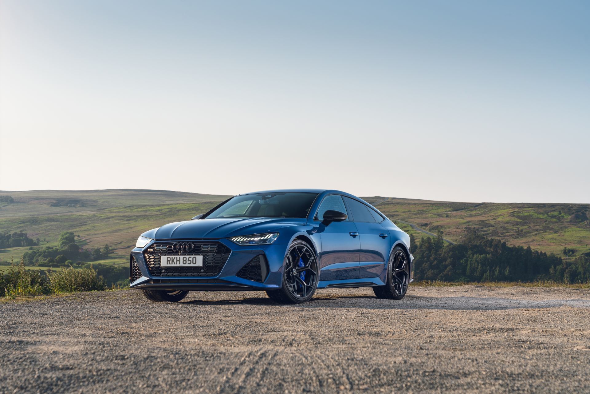 2025 audi rs 7 sportback performance front three quarter moorland ascari blue