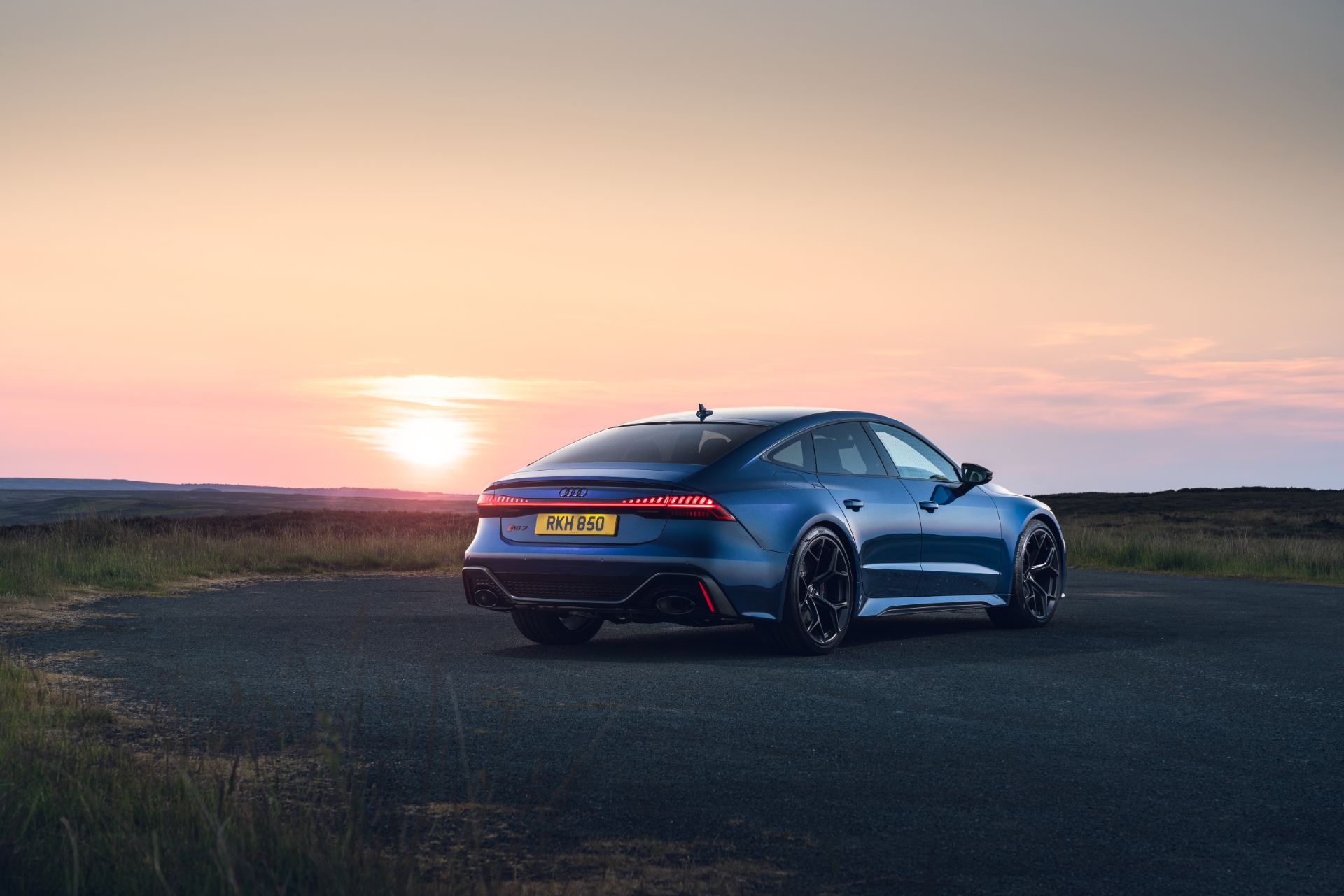 2025 audi rs 7 sportback performance rear three quarter sunset blue