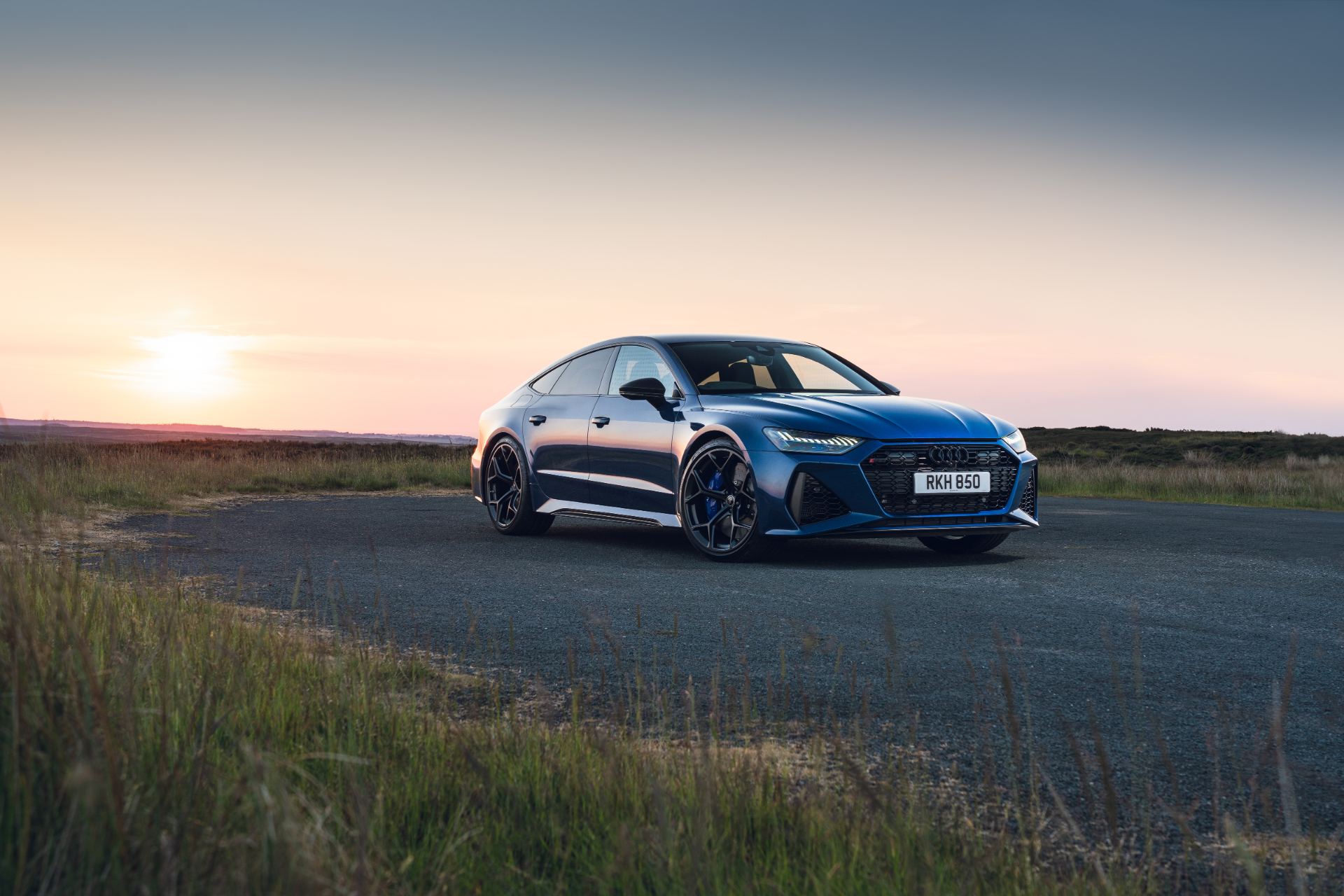 2025 audi rs 7 sportback performance front three quarter sunset blue