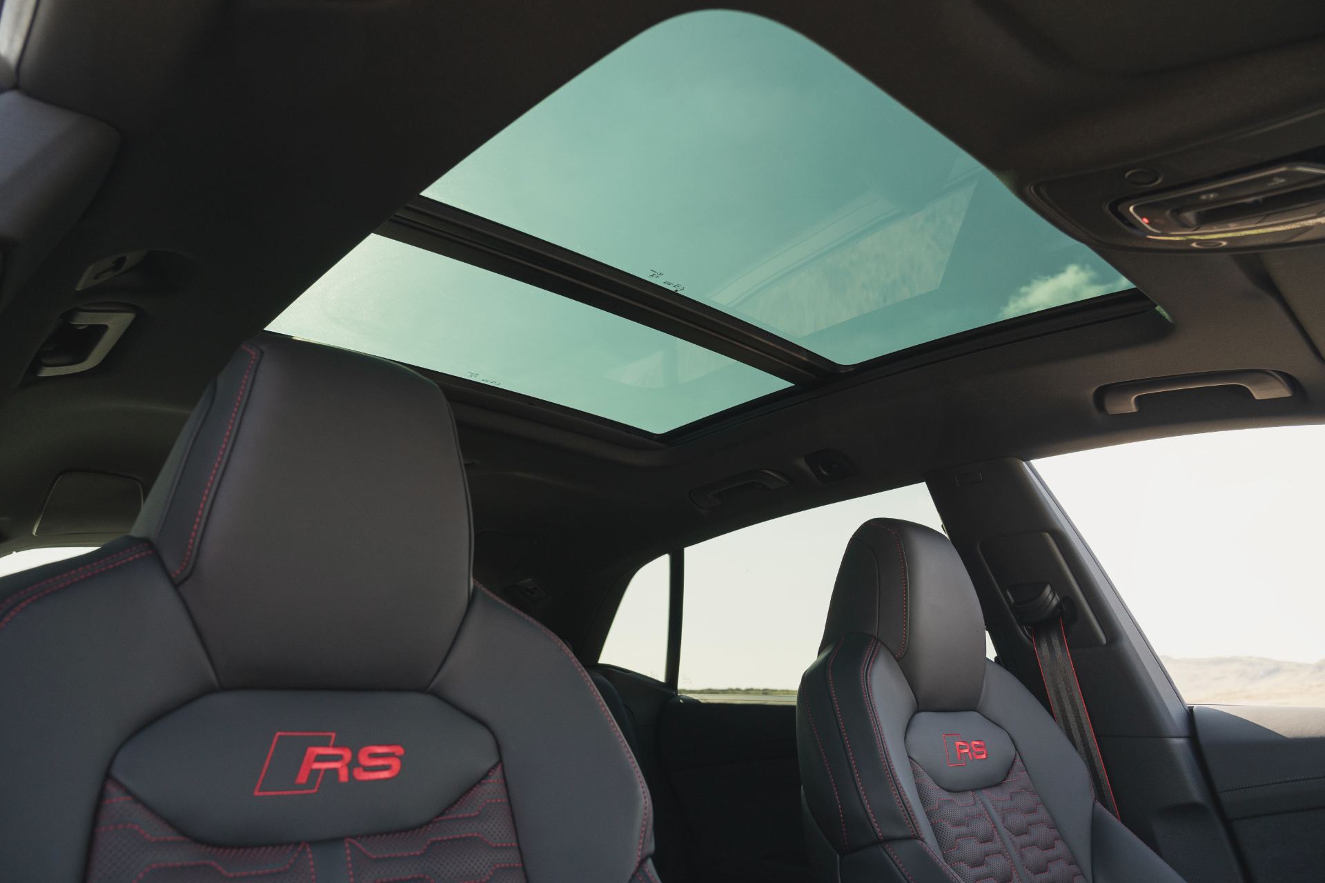 2026 audi rs q8 performance panoramic roof