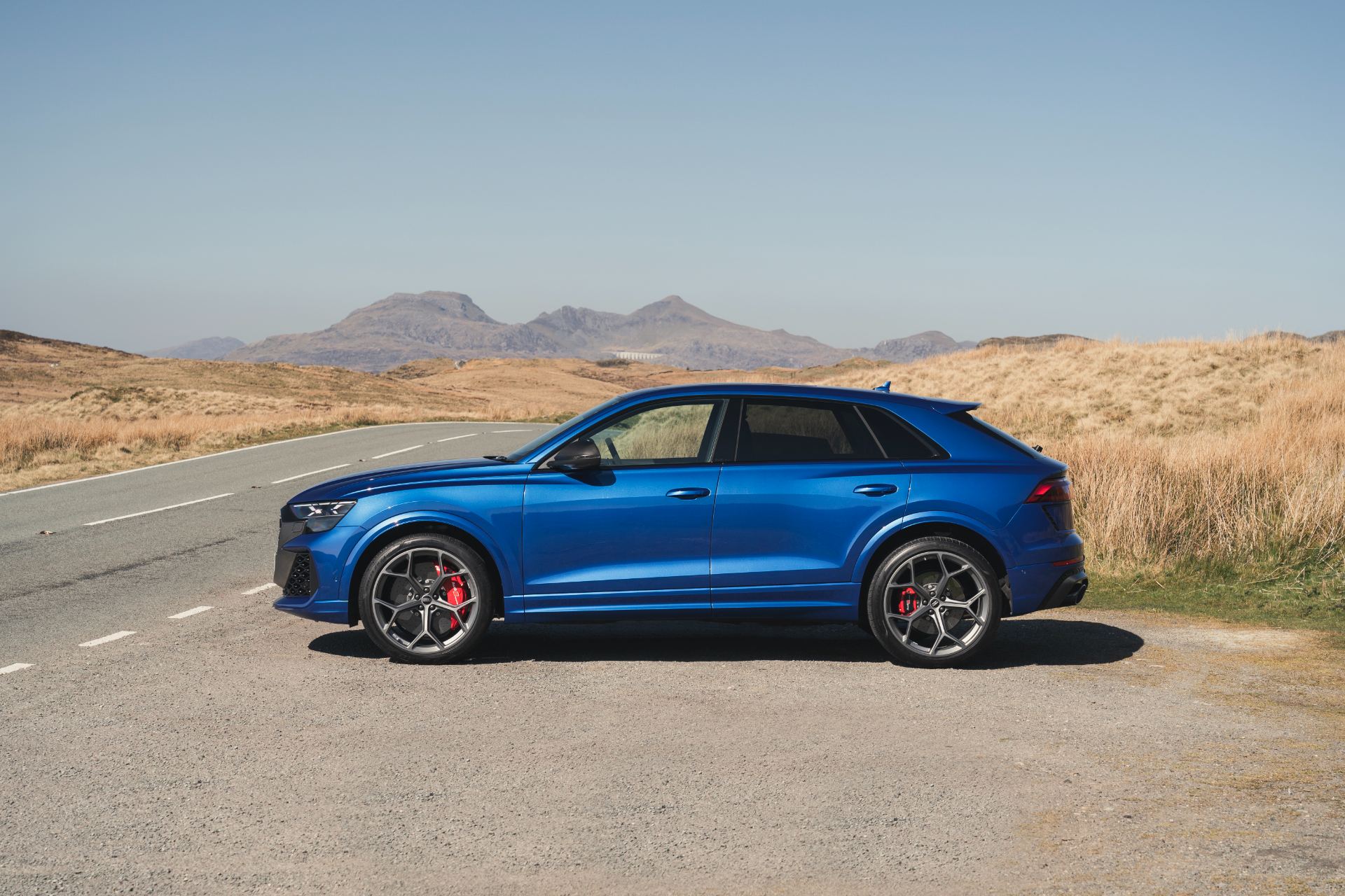 2026 audi rs q8 performance side profile blue