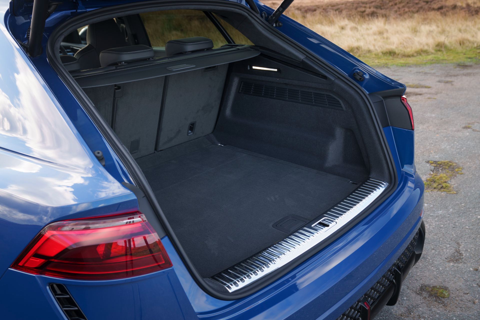 2026 audi rs q8 cargo space blue