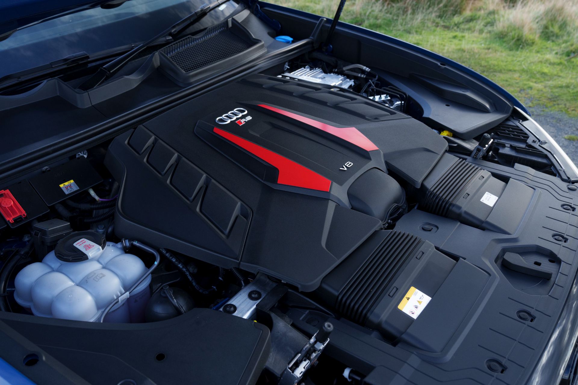 2026 audi rs q8 v8 engine bay