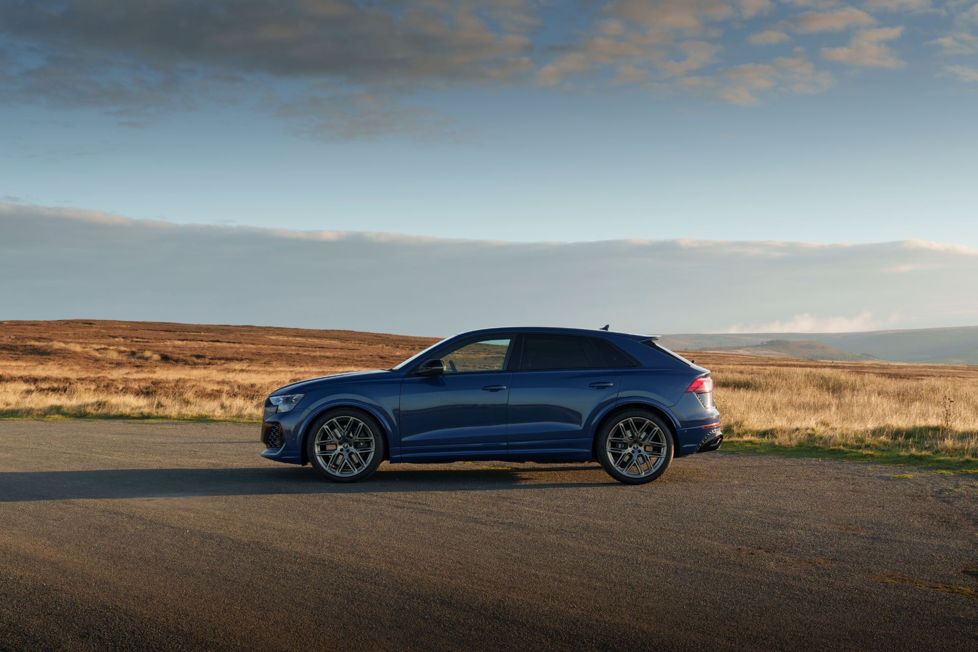 2026 audi rs q8 side profile blue