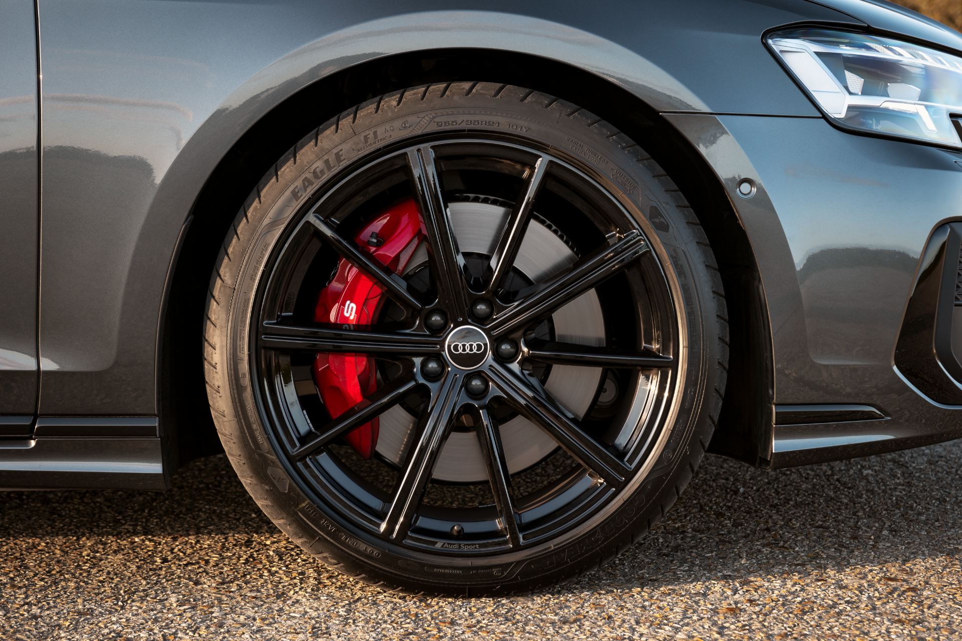 2025 audi s8 front wheel red brake caliper grey