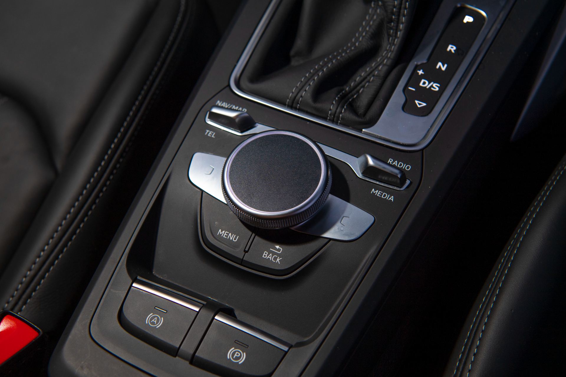 2025 audi sq2 interior mmi controller