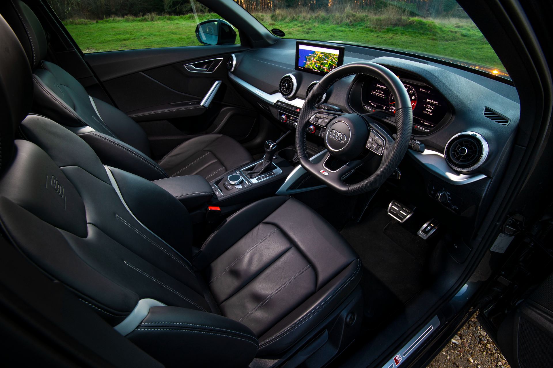 2025 audi sq2 interior cockpit door view
