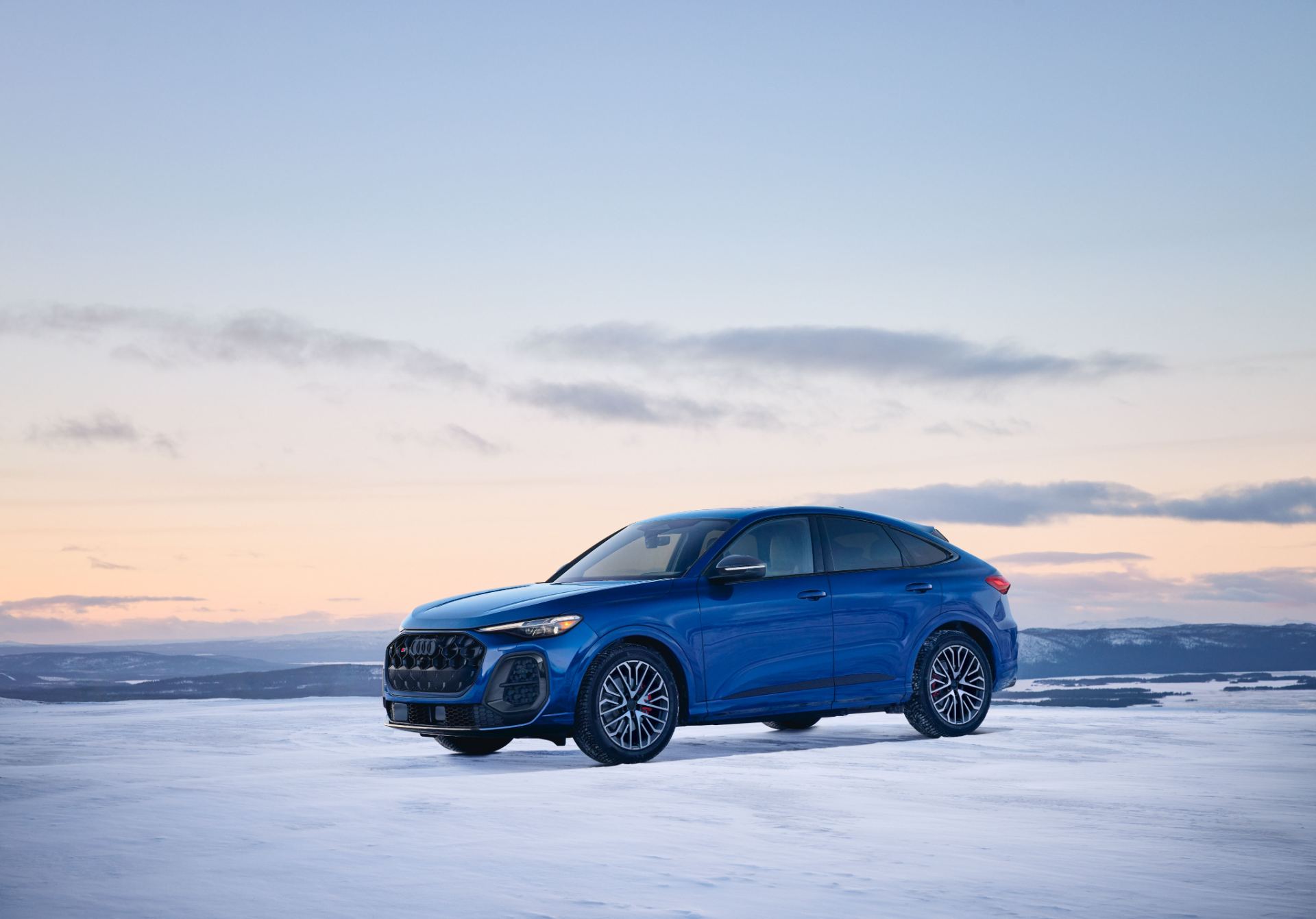 2026 audi sq5 sportback front three quarter snow blue