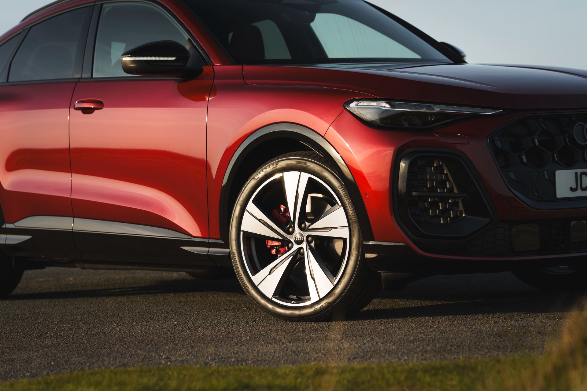 2026 audi sq5 sportback alloy wheel red brake caliper