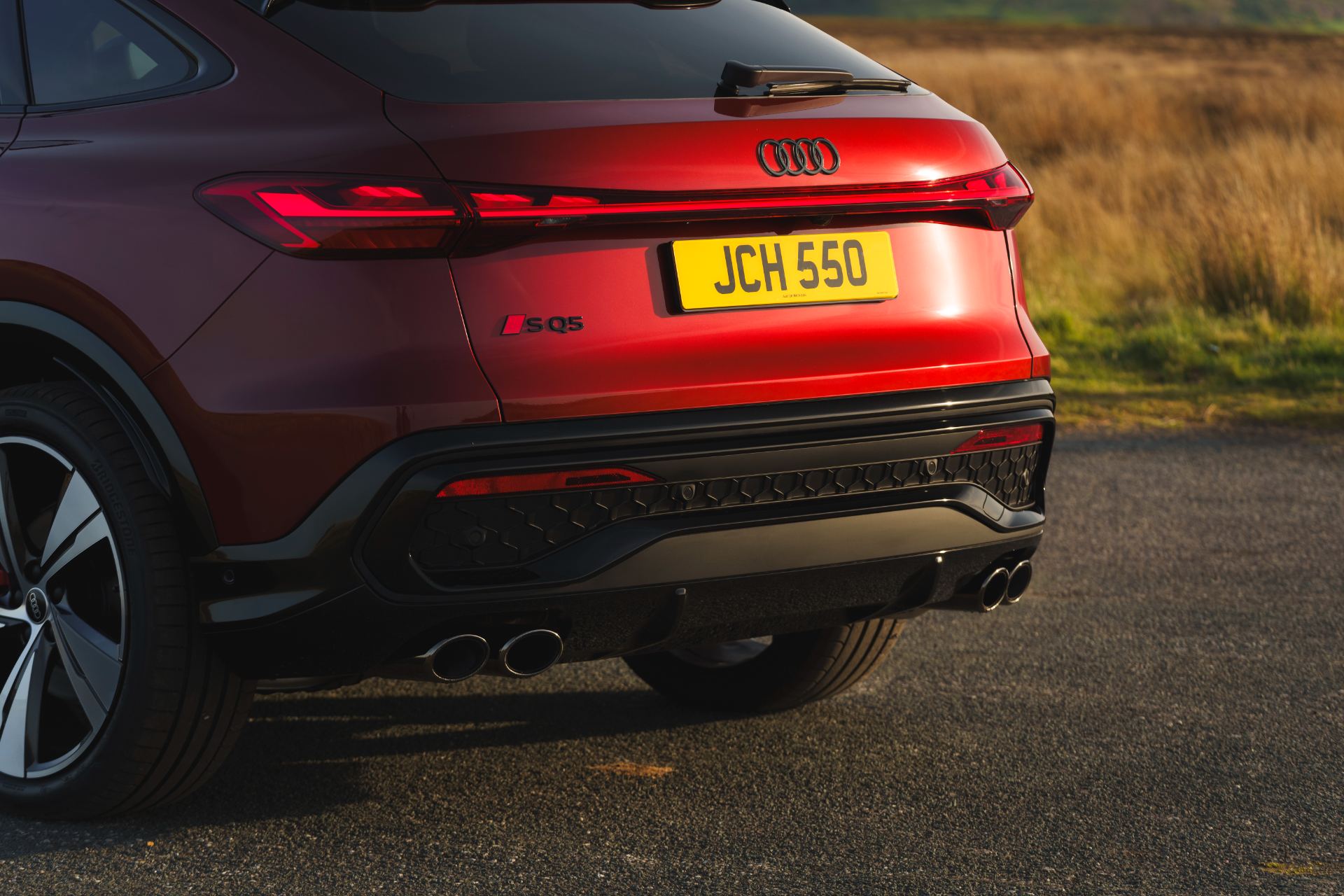 2026 audi sq5 sportback rear diffuser exhaust red