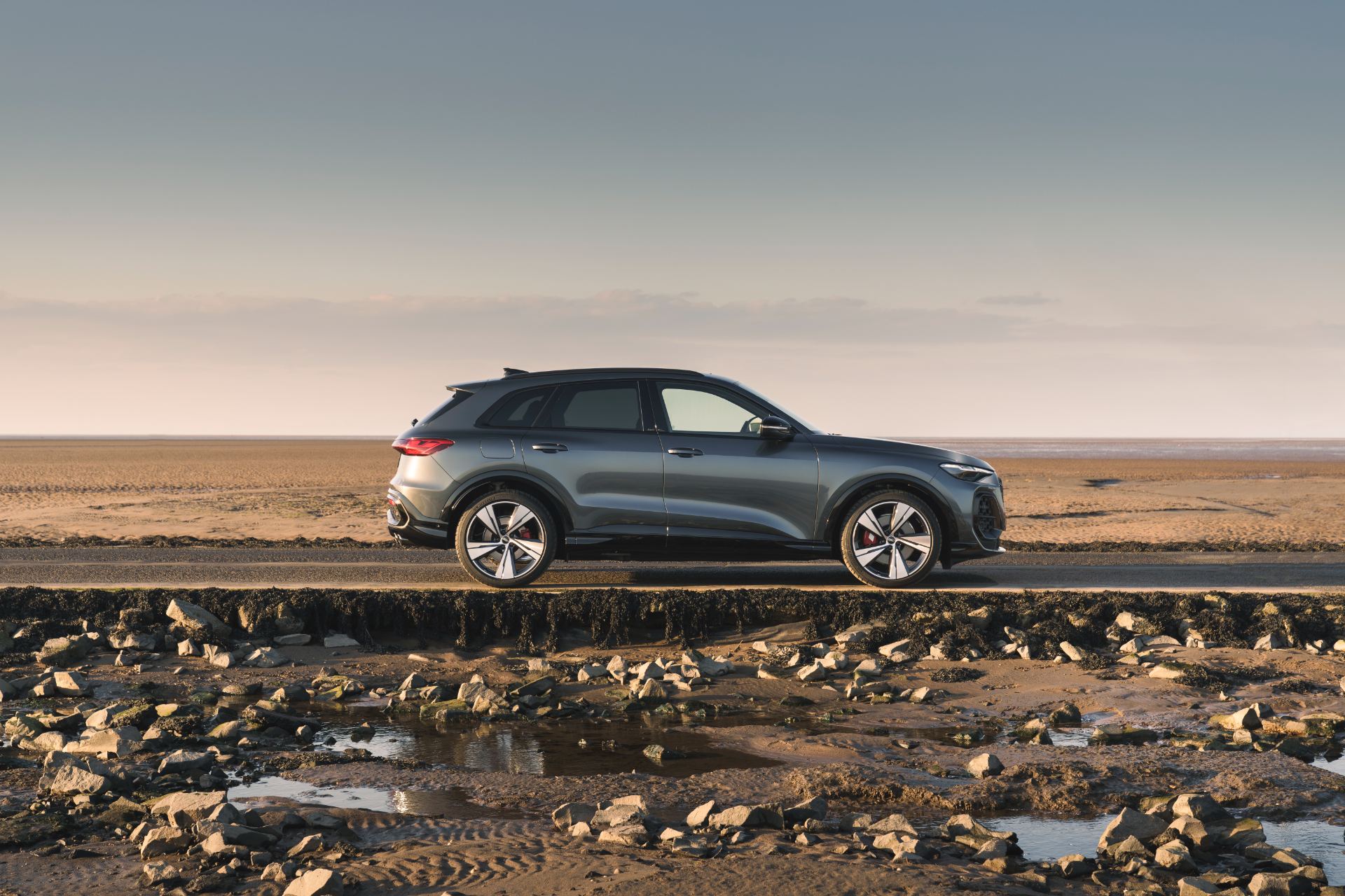 2026 audi sq5 side profile coastal grey