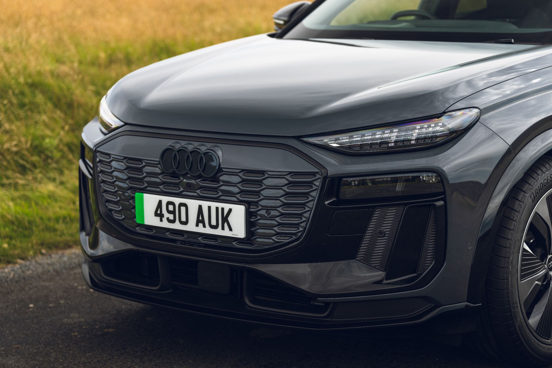 2026 audi sq6 e tron front grille grey