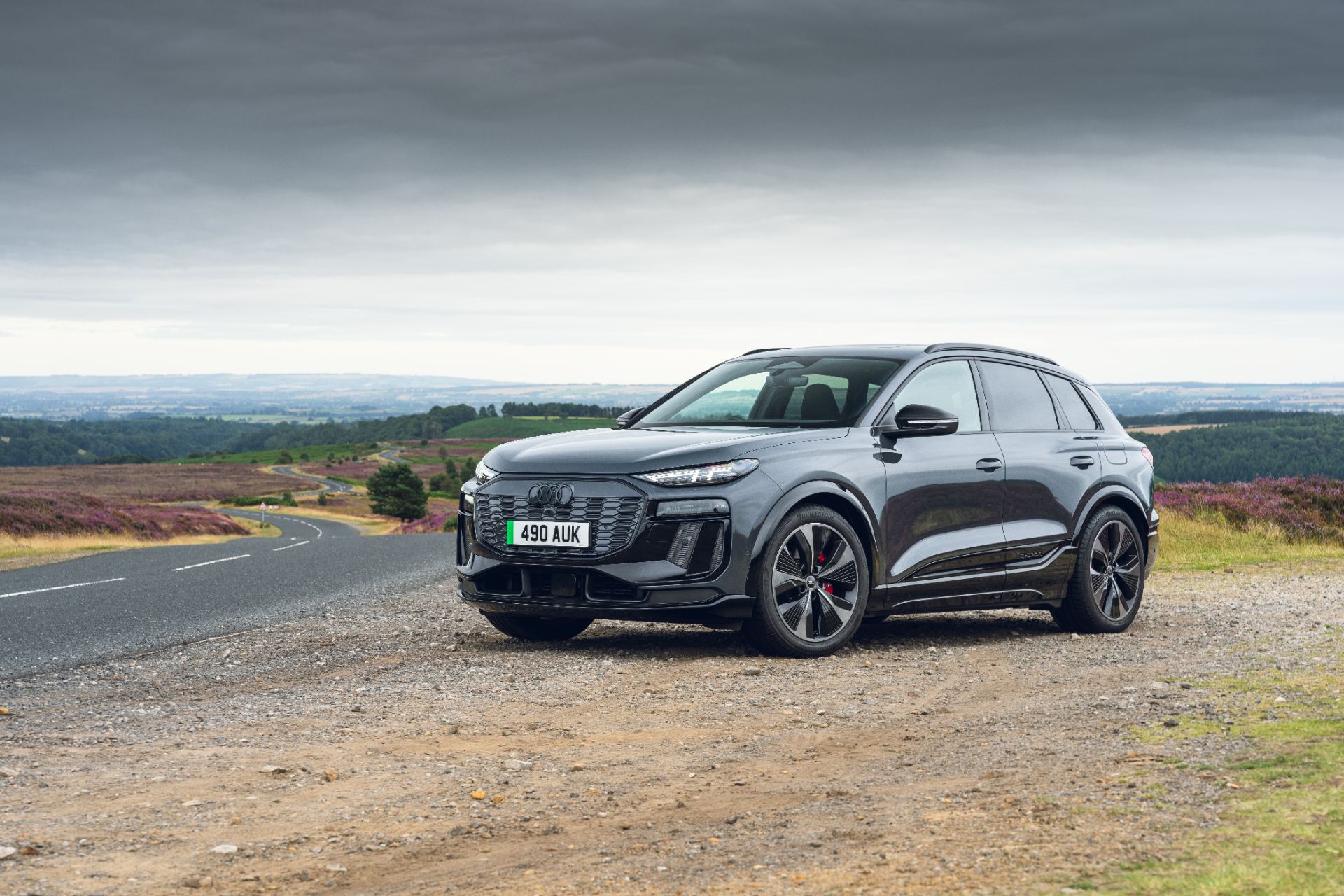 2026 audi sq6 e tron front three quarter heather grey