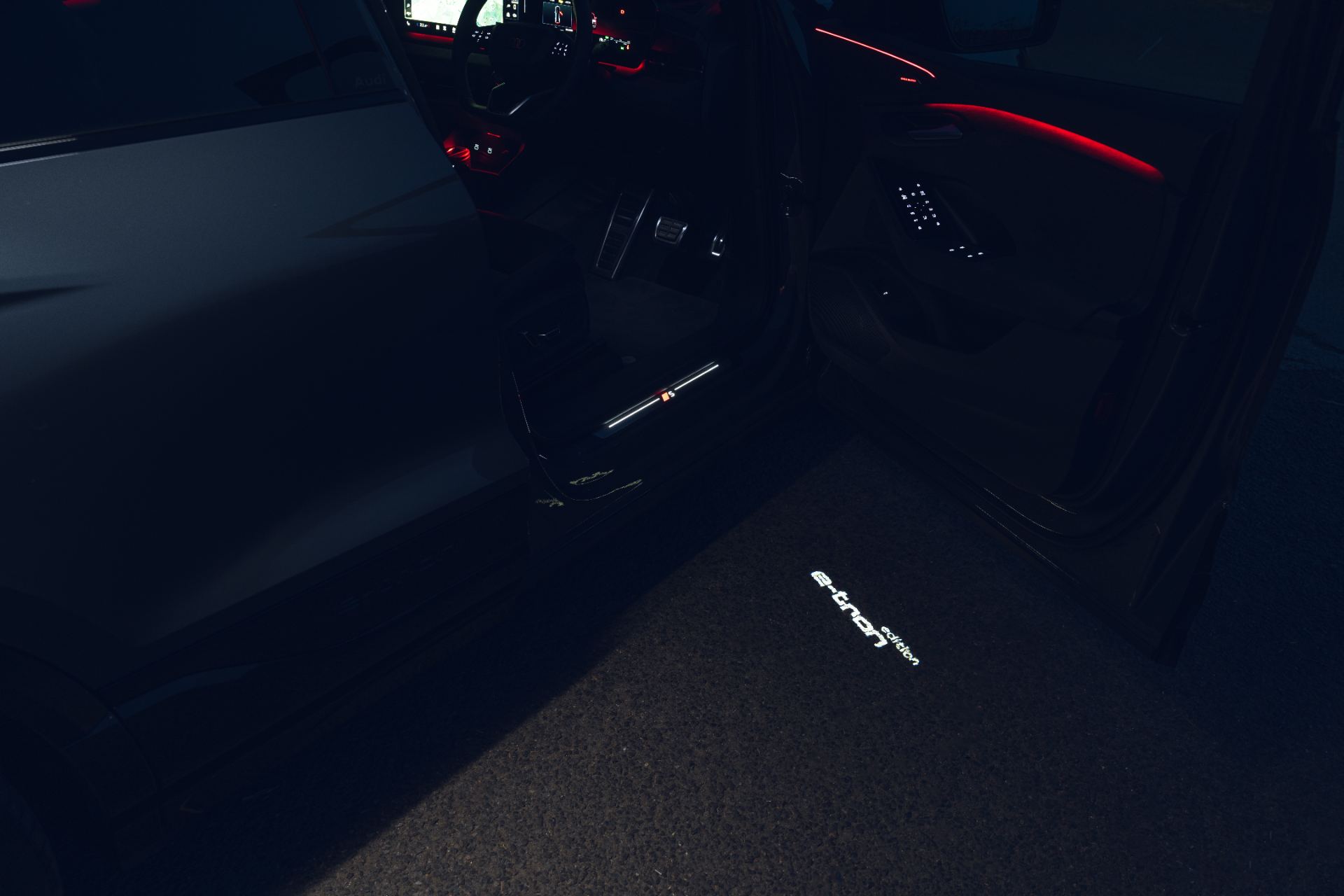 2026 audi sq6 e tron puddle light projection
