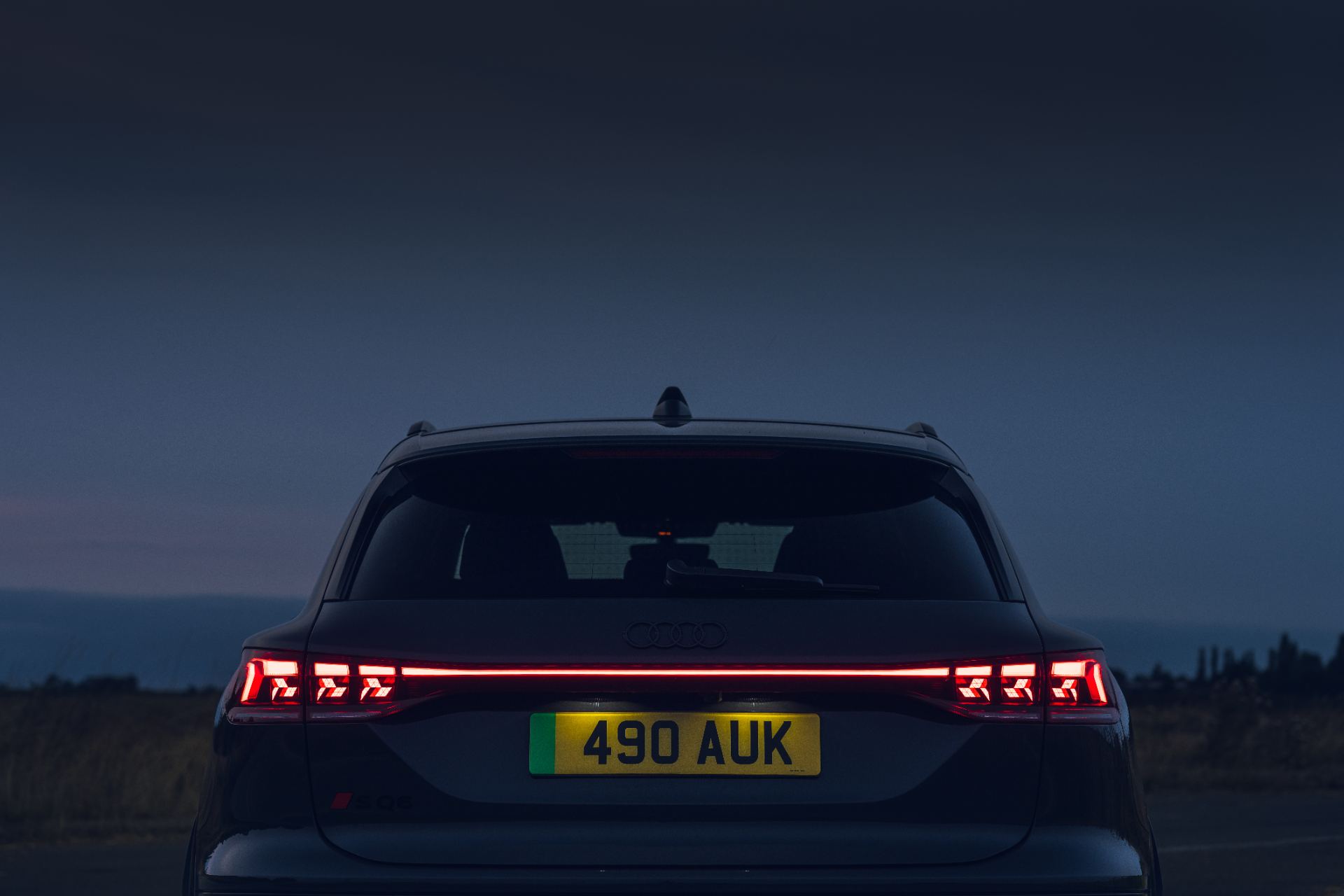 2026 audi sq6 e tron rear light signature night