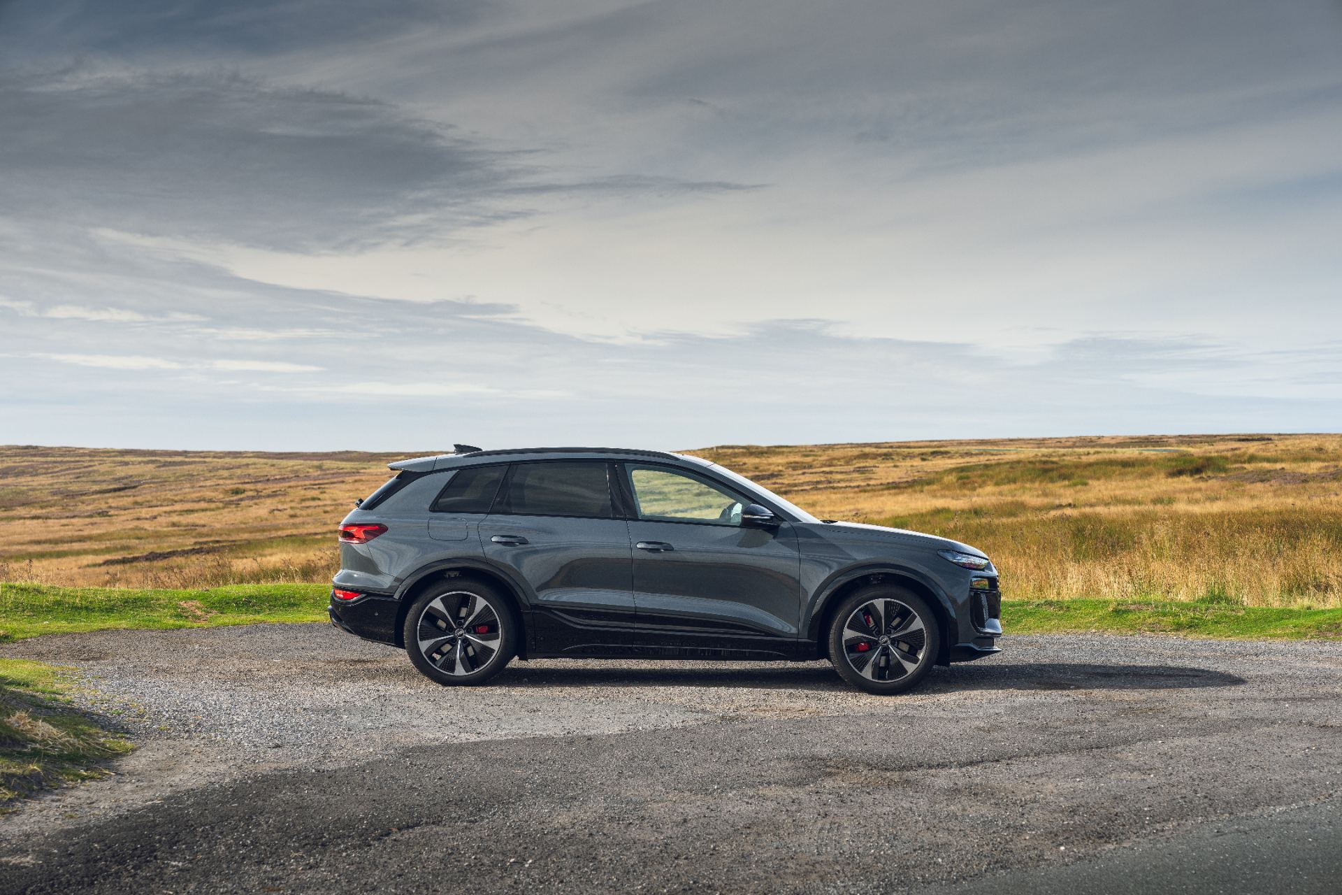 2026 audi sq6 e tron side profile grey