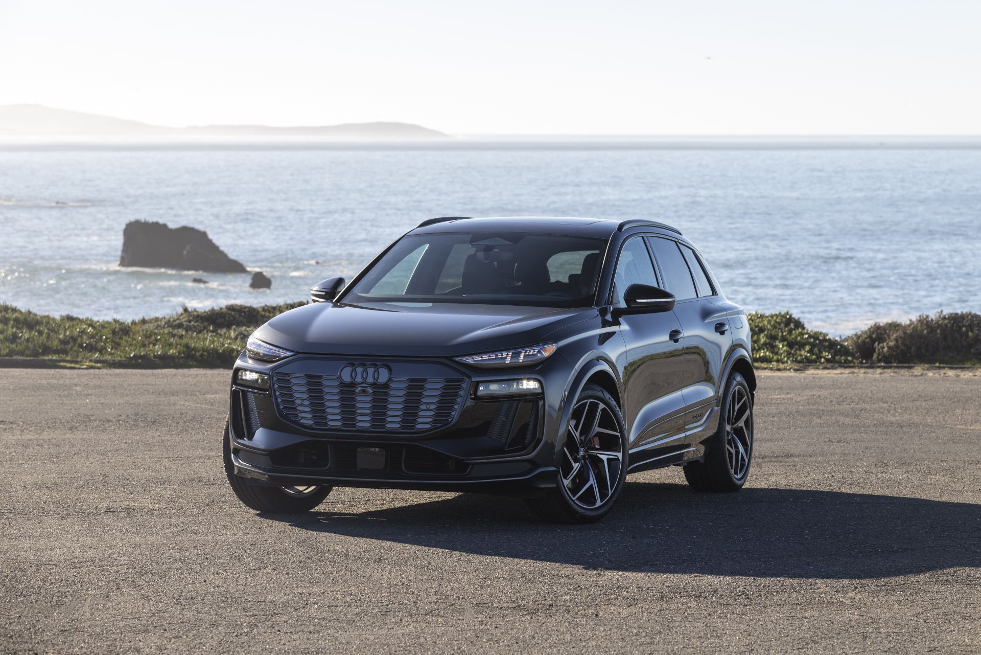 2027 audi sq6 e tron front three quarter coast grey