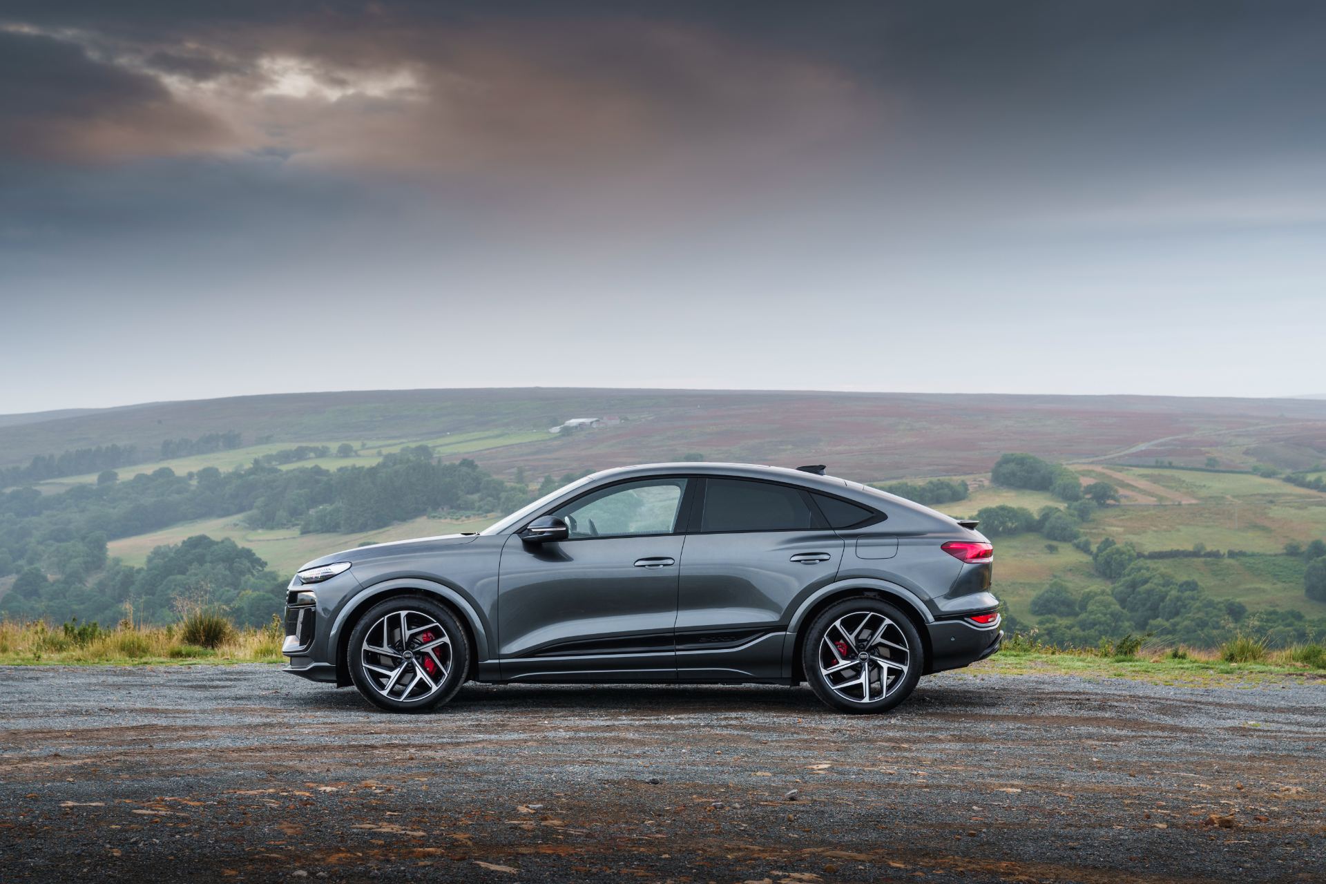 2026 audi sq6 sportback e tron side profile grey